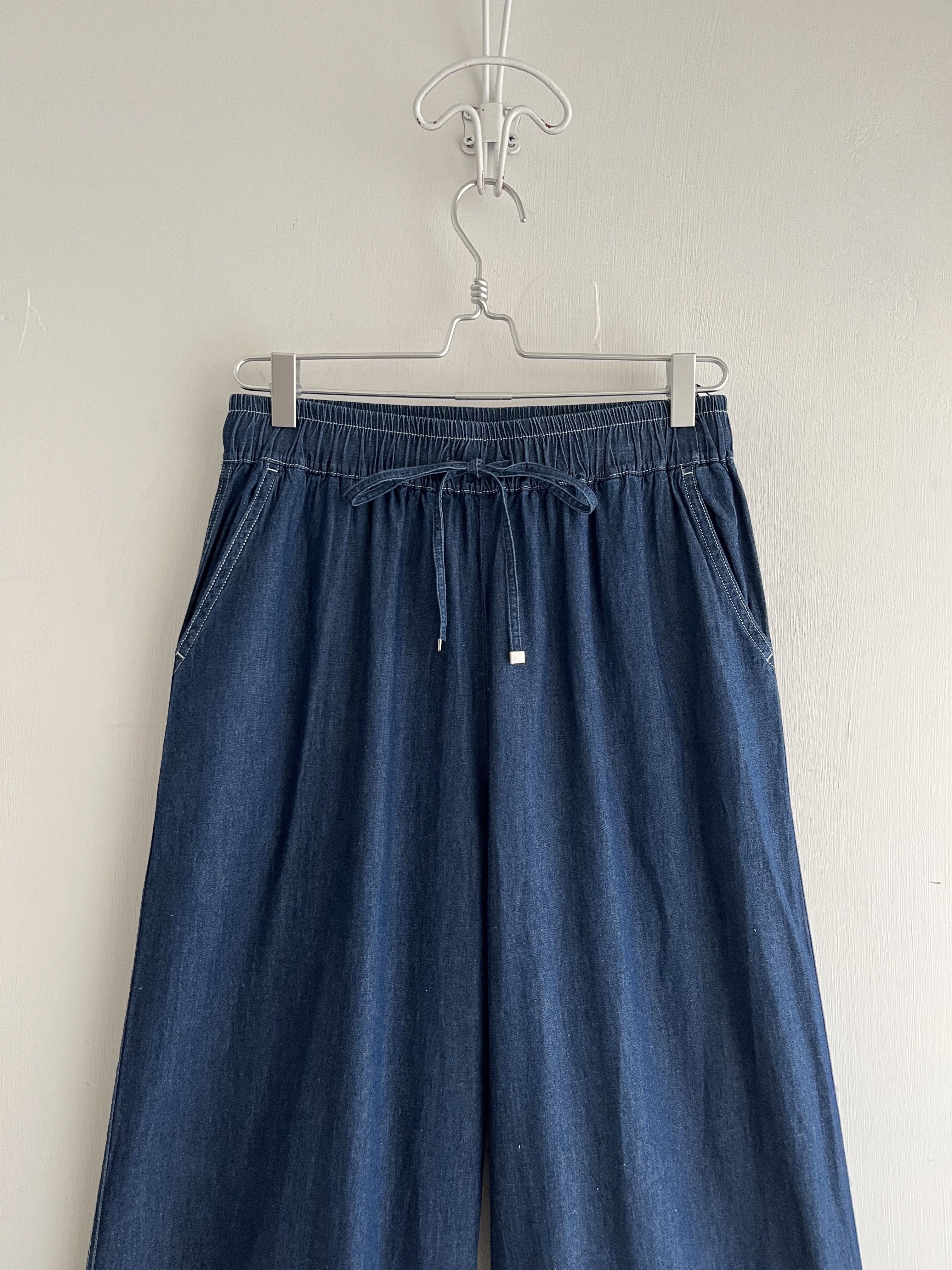 深藍色薄料直腳褲