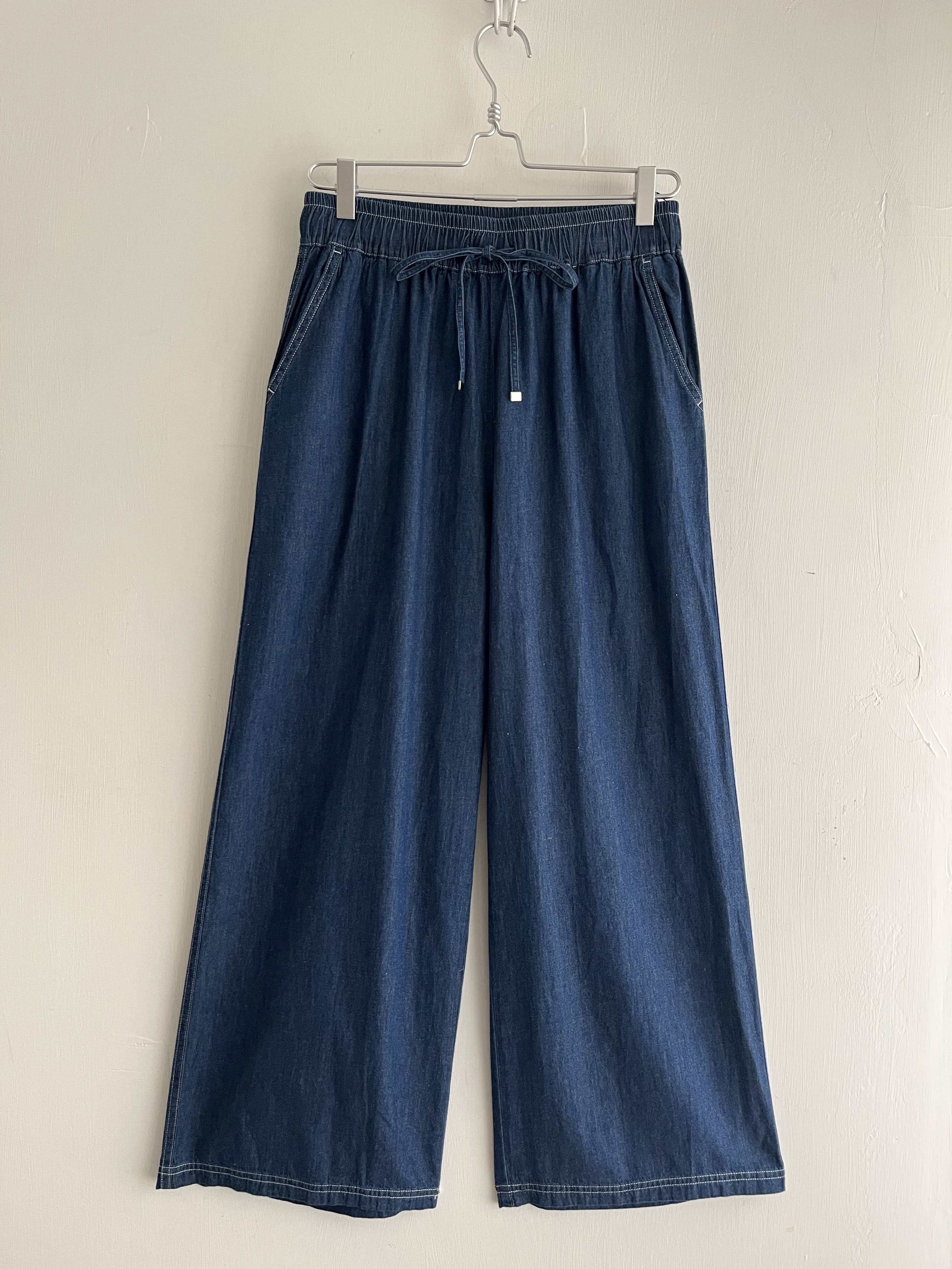 深藍色薄料直腳褲