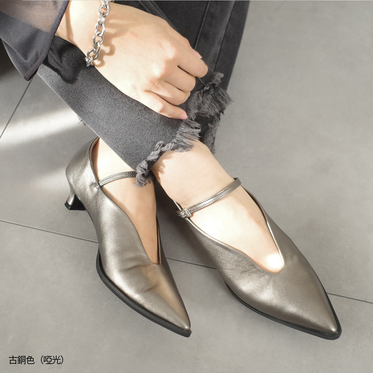 獨特剪裁尖頭瑪莉珍低跟鞋【SY014】