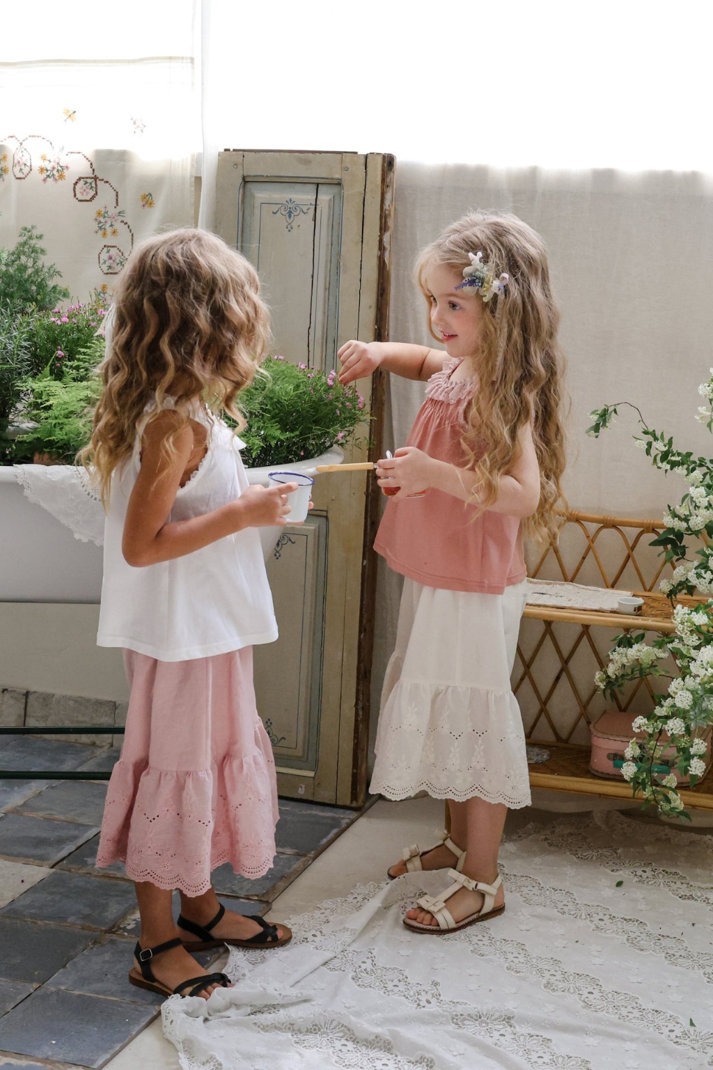 正韓夏Flo 兩色雕花喇叭寬褲