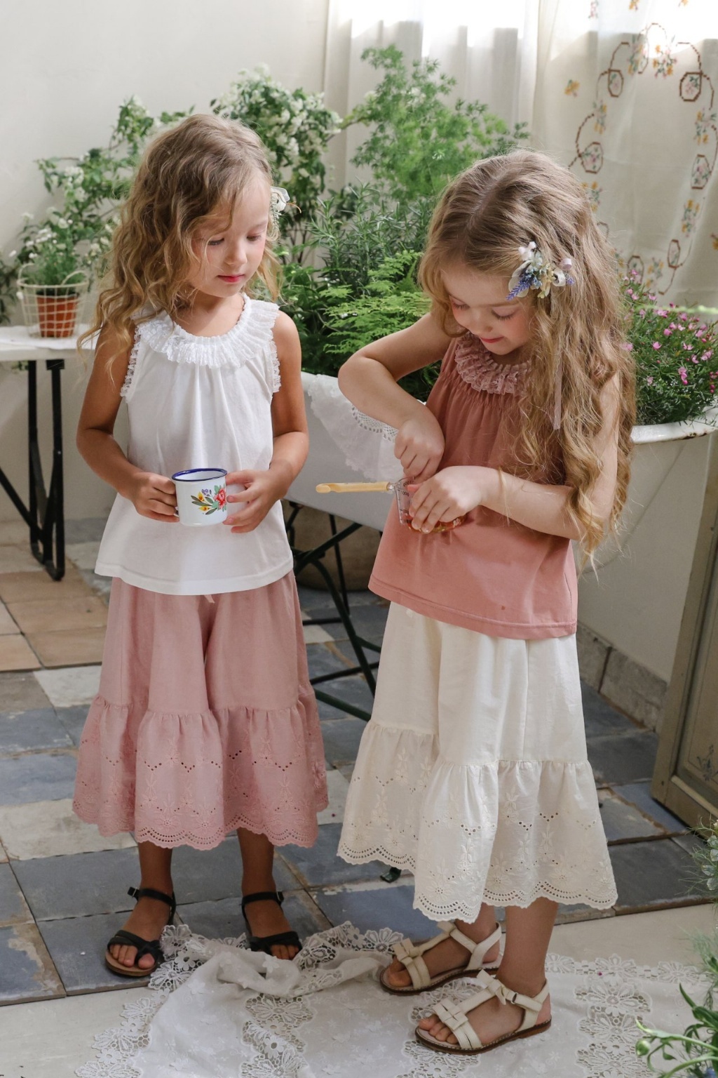 正韓夏Flo 兩色雕花喇叭寬褲