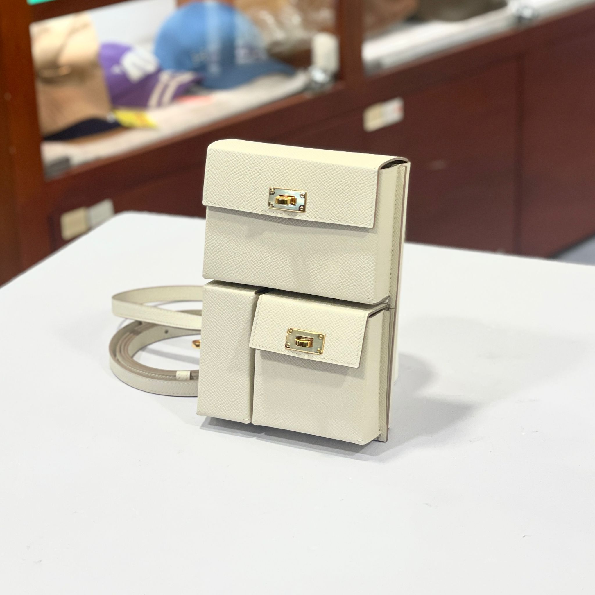 G刻!!!全新HERMES KELLY MULTIPOCKET TO GO奶昔白金扣  POCHETTE 10/CRAIE EPSOM #BRAND NEW #香榭站正品