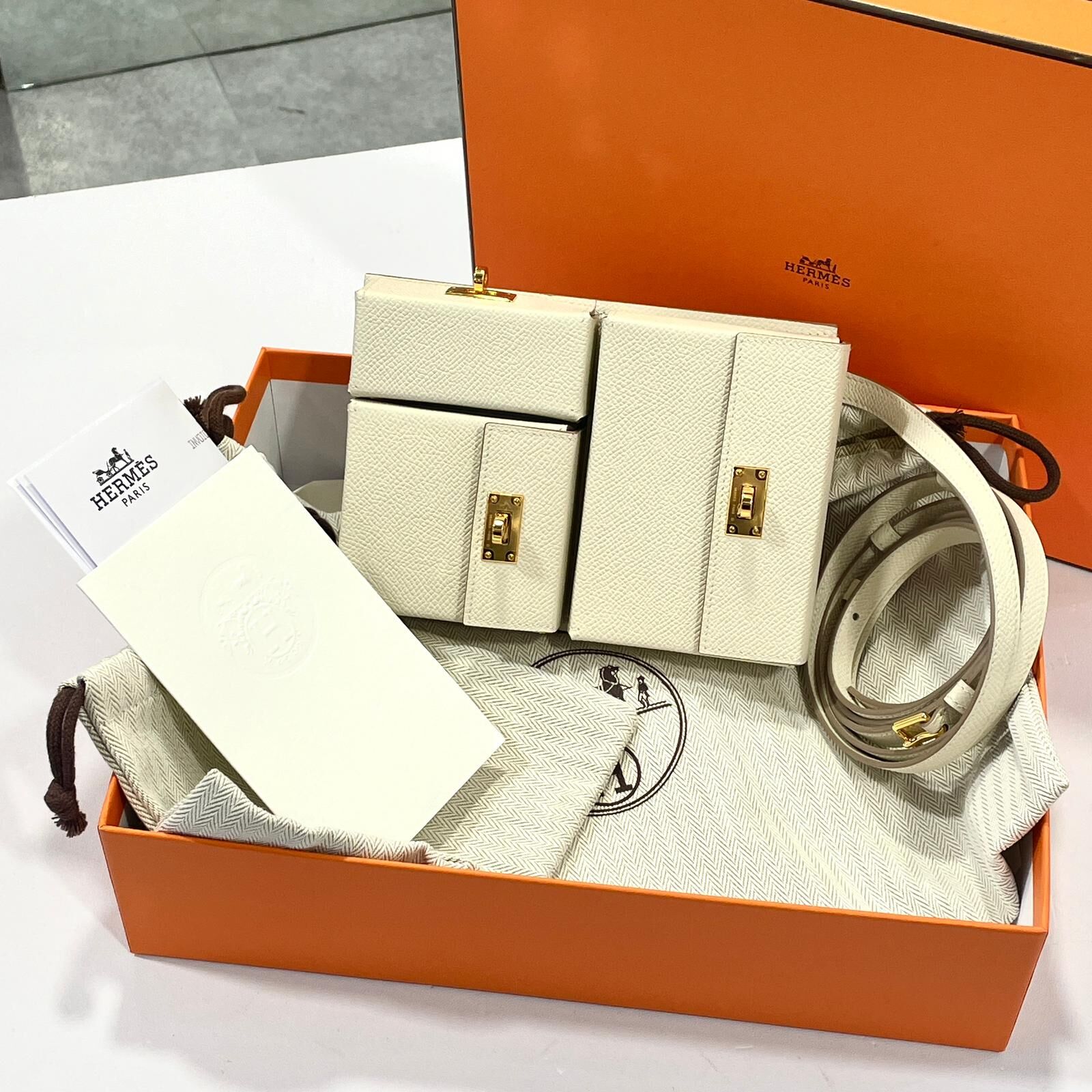 G刻!!!全新HERMES KELLY MULTIPOCKET TO GO POCHETTE 10/CRAIE EPSOM 奶昔白金扣 #BRAND NEW #香榭站正品