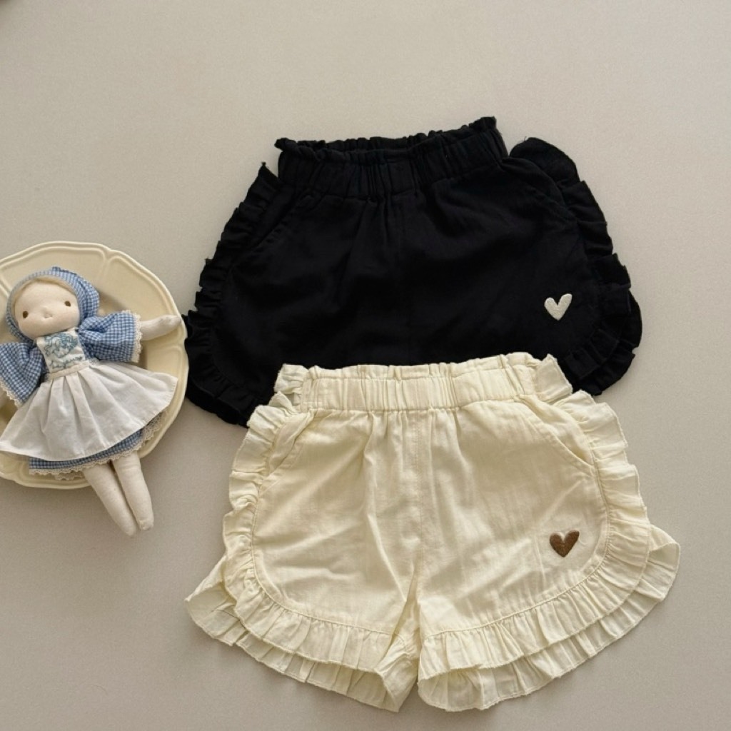 刺繡愛心荷葉邊短褲