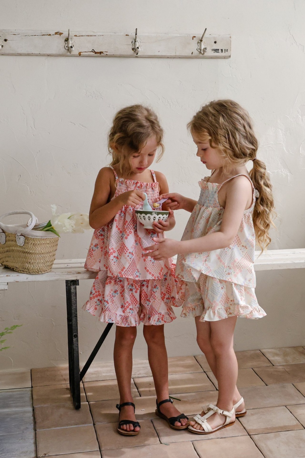 正韓夏Flo 三色浪漫花花邊短褲