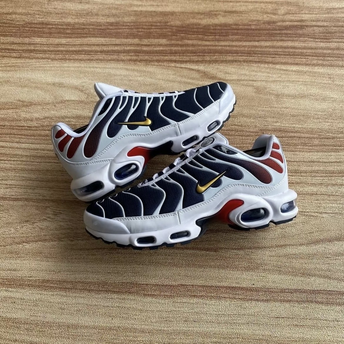 NIKE AIR MAX PLUS 紅白藍 “PARIS SAINT GERMAIN” 休閒 PSG 男鞋 FZ4776-100