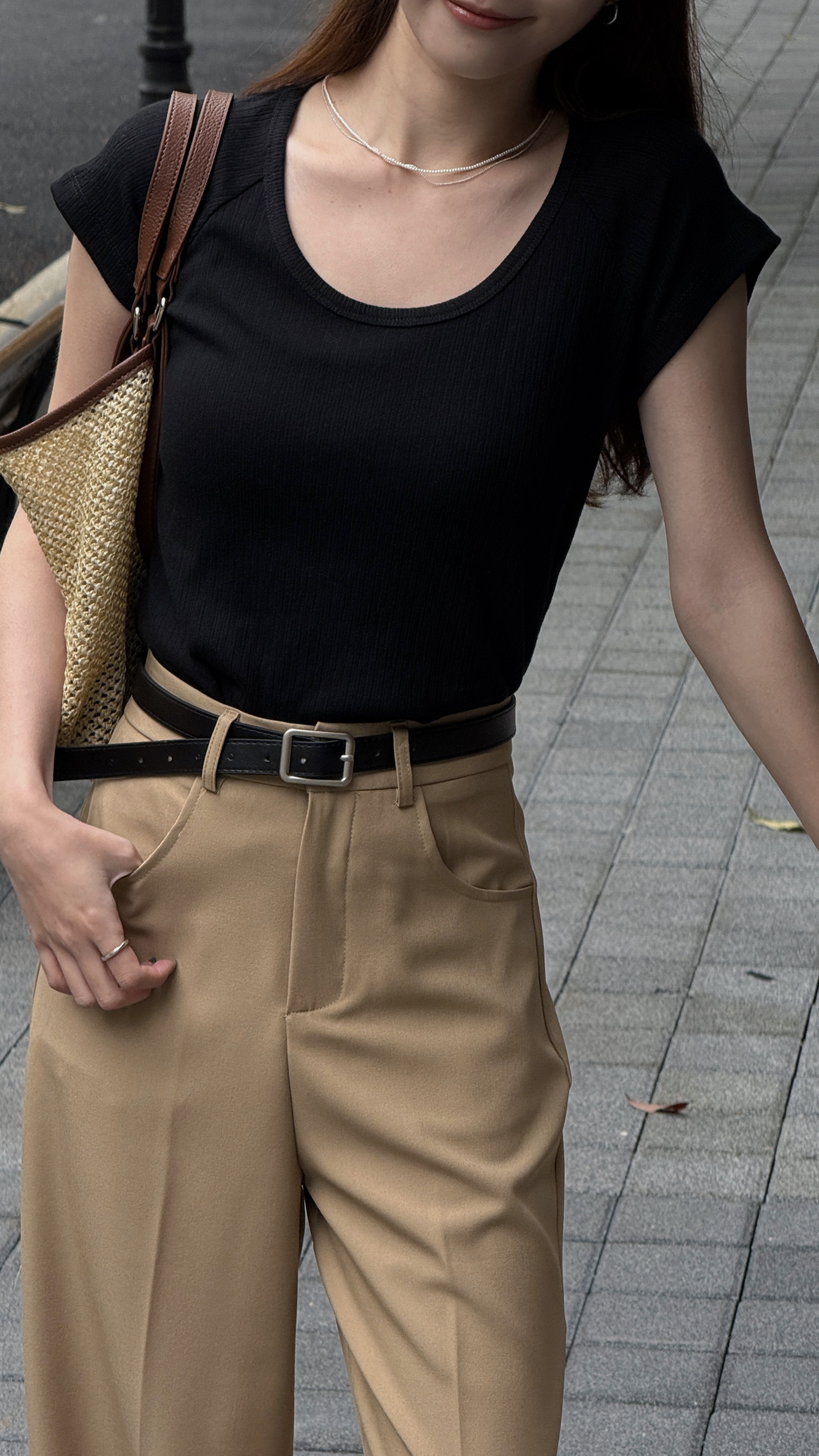 涼感彈力U領短袖上衣（ 2 colors )