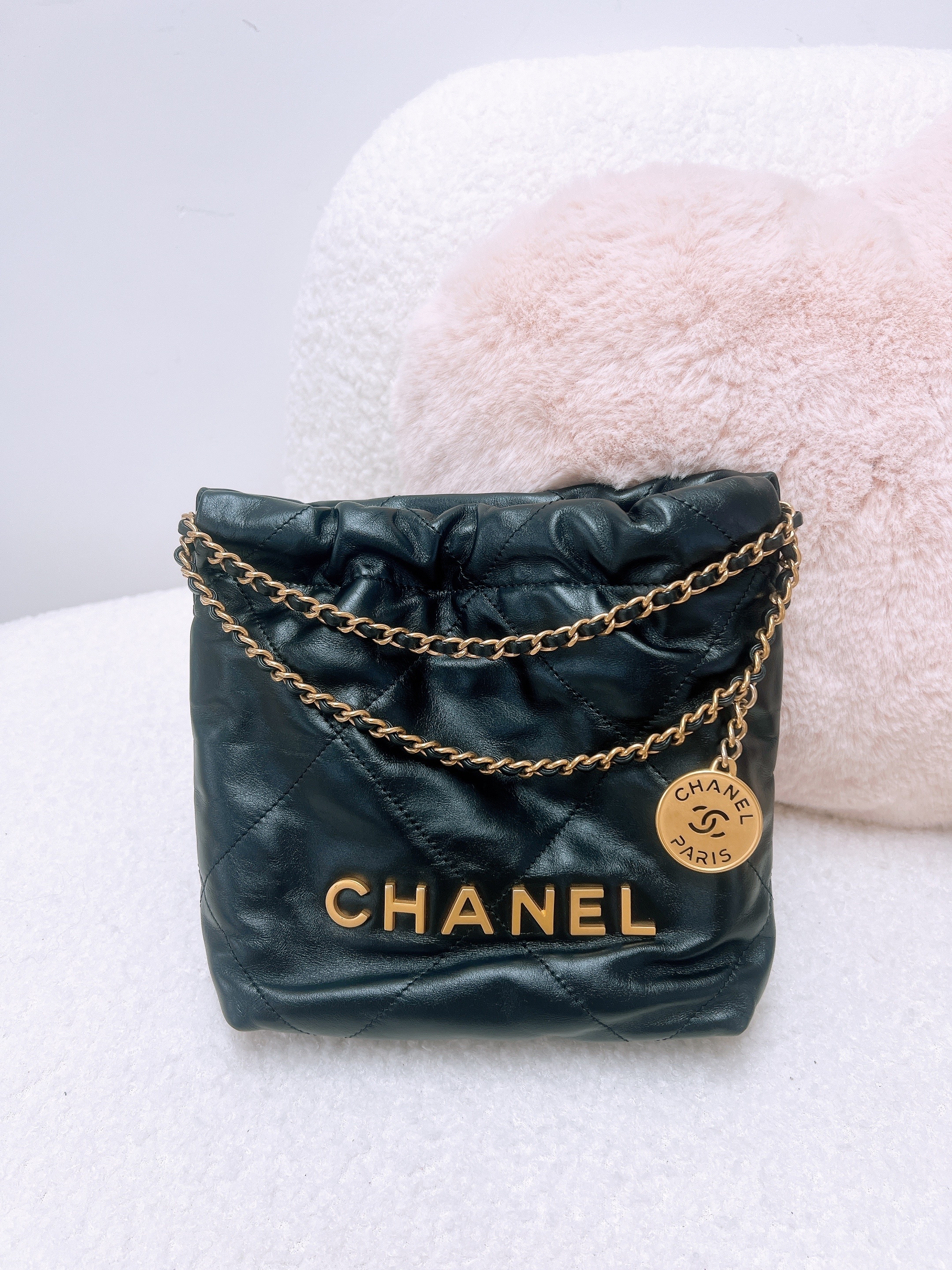 Chanel 22 bag mini (black GHW)