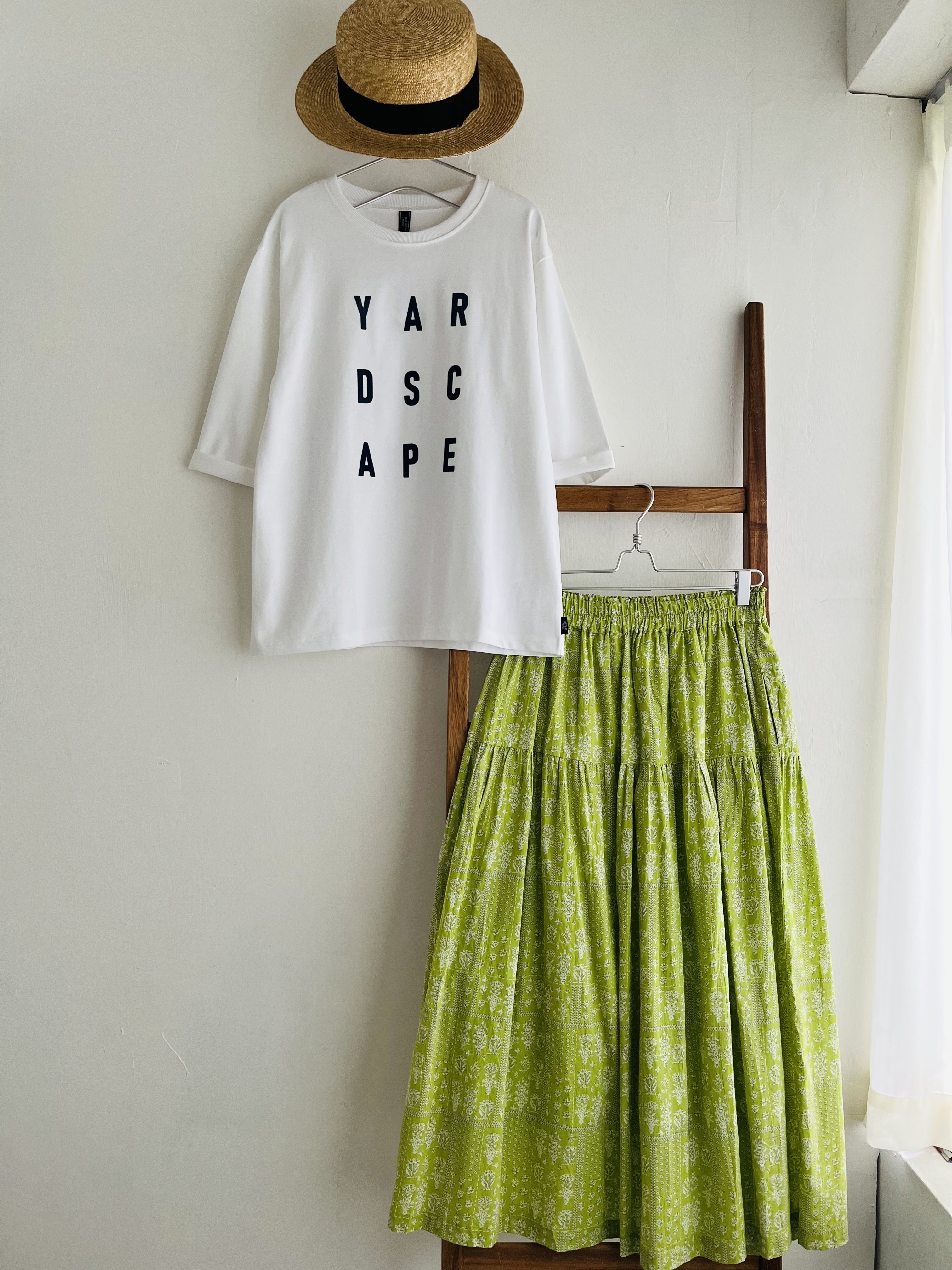 NORTHERN TRUCK白色圓領立體字tee