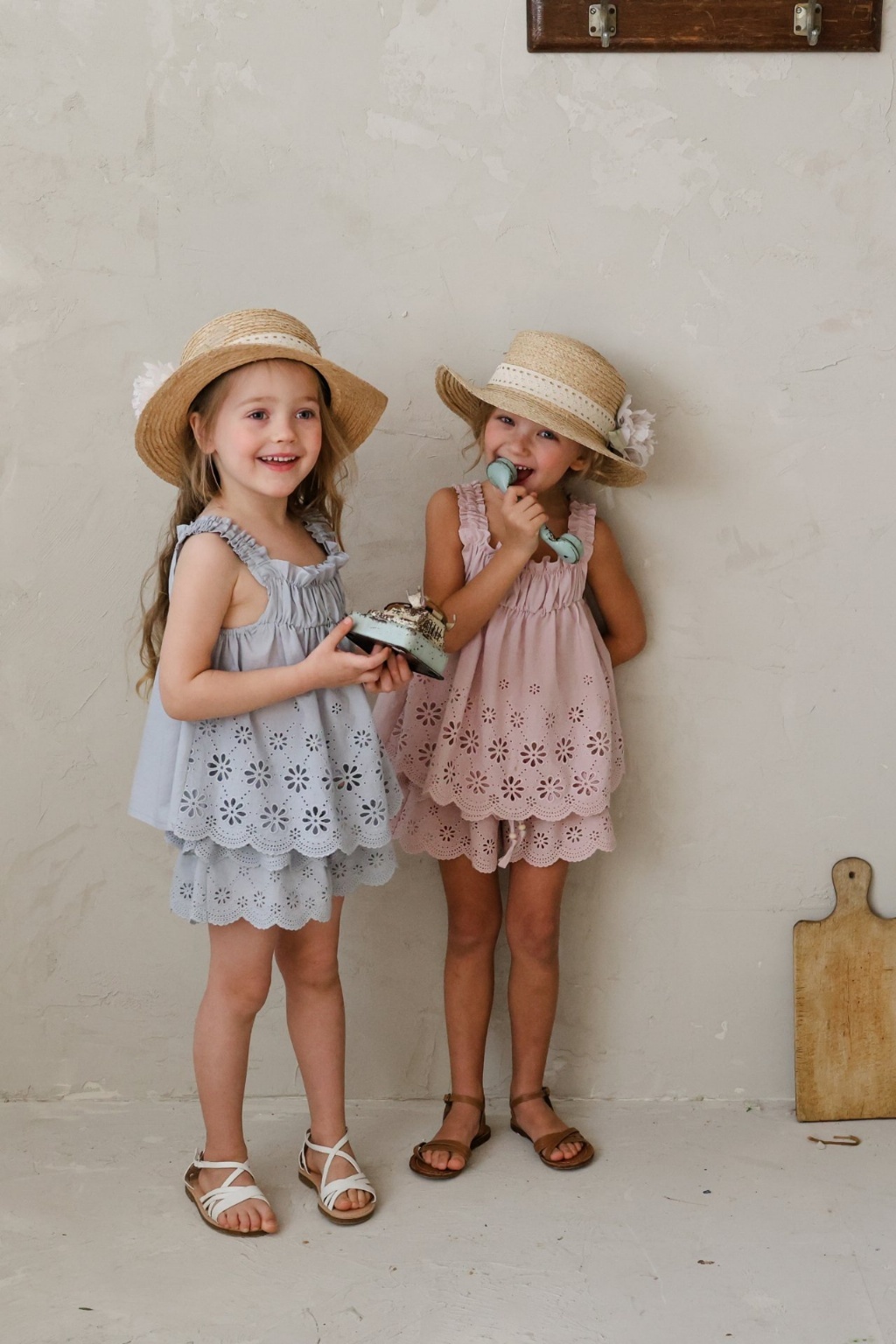 正韓夏Flo 三色浪漫雕花上衣