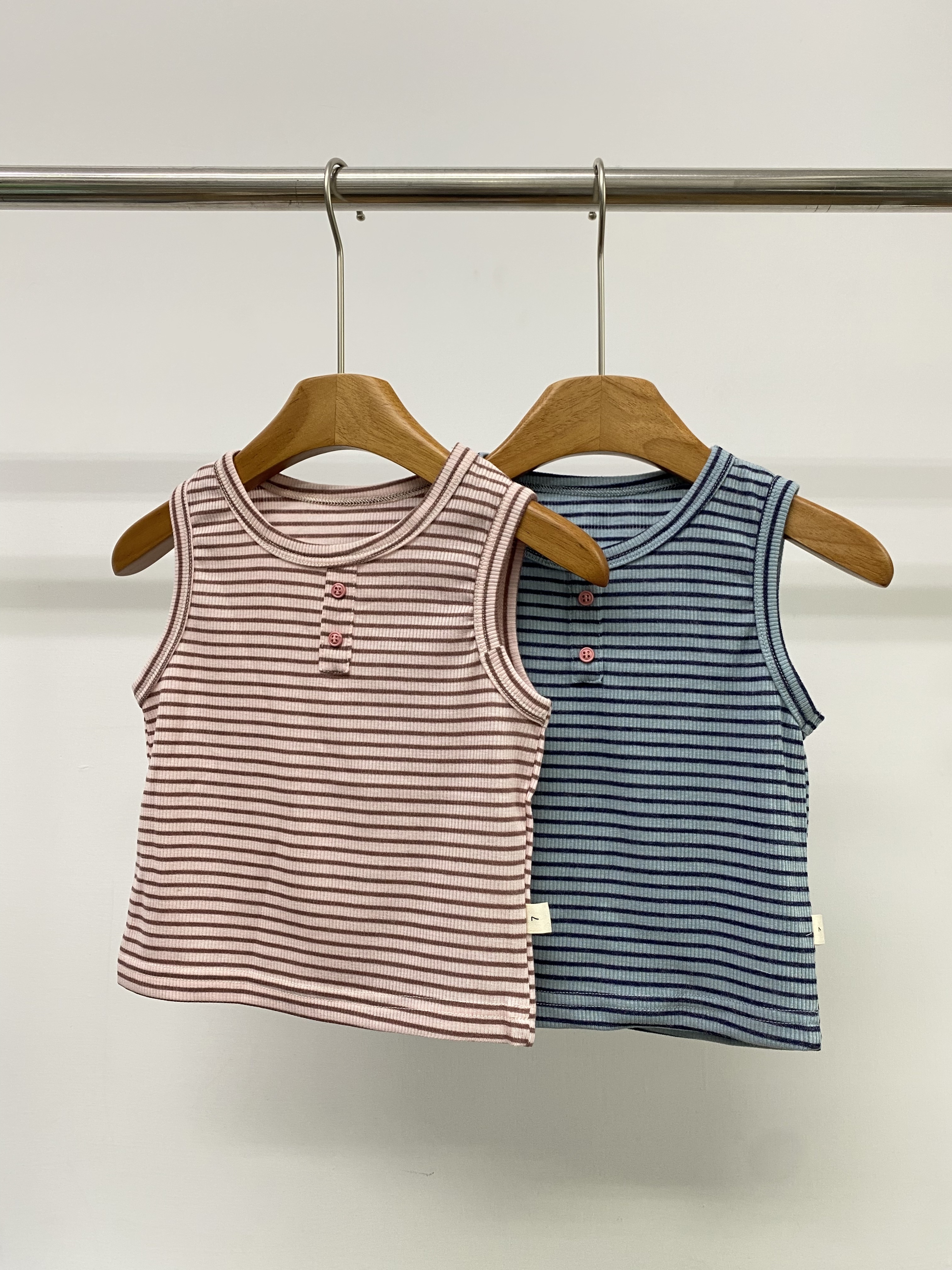 A04570鈕扣條紋背心