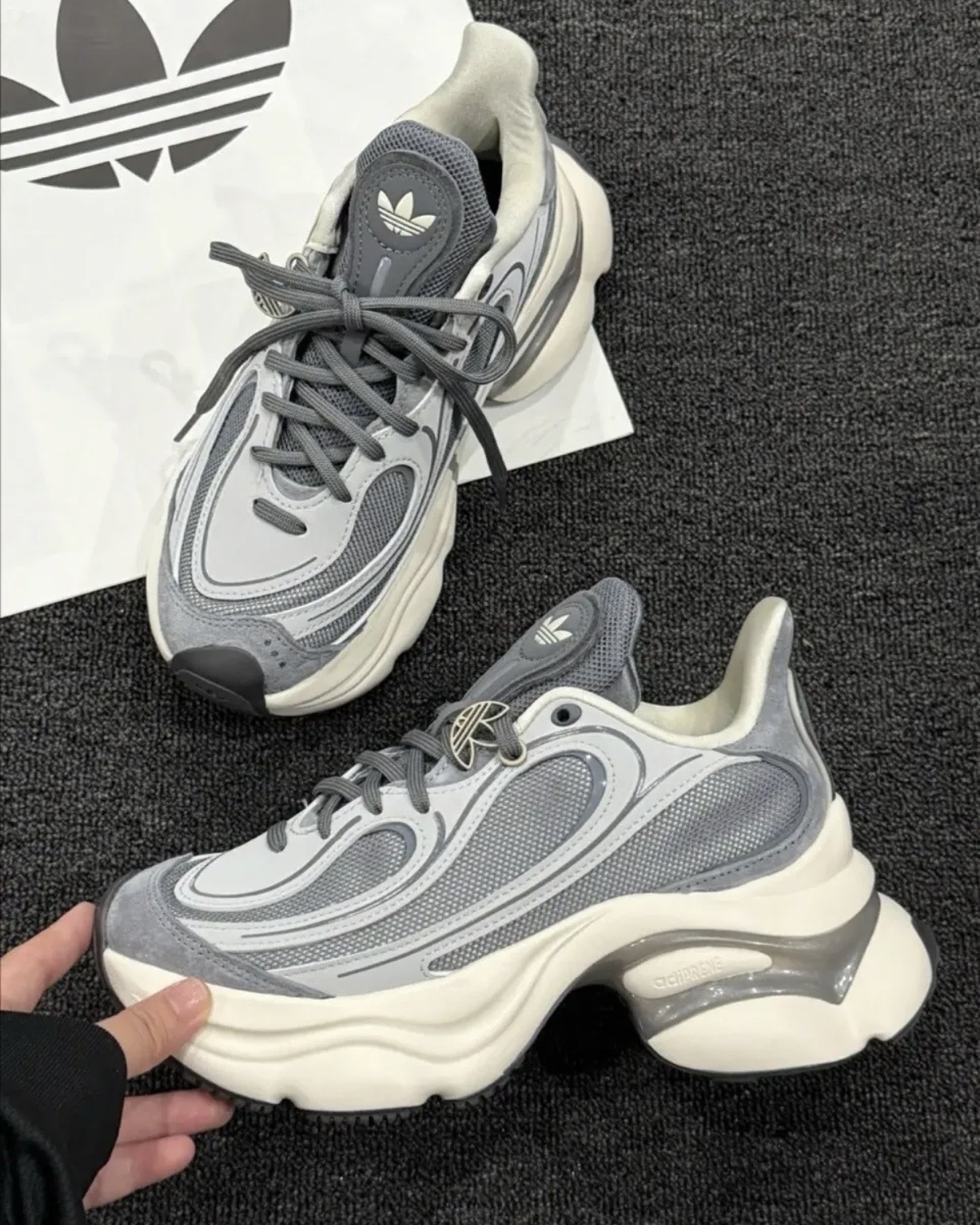 Adidas Originals Ozvenuz 灰白色 浮蝶鞋 厚底 慢跑鞋 老爹鞋 女鞋