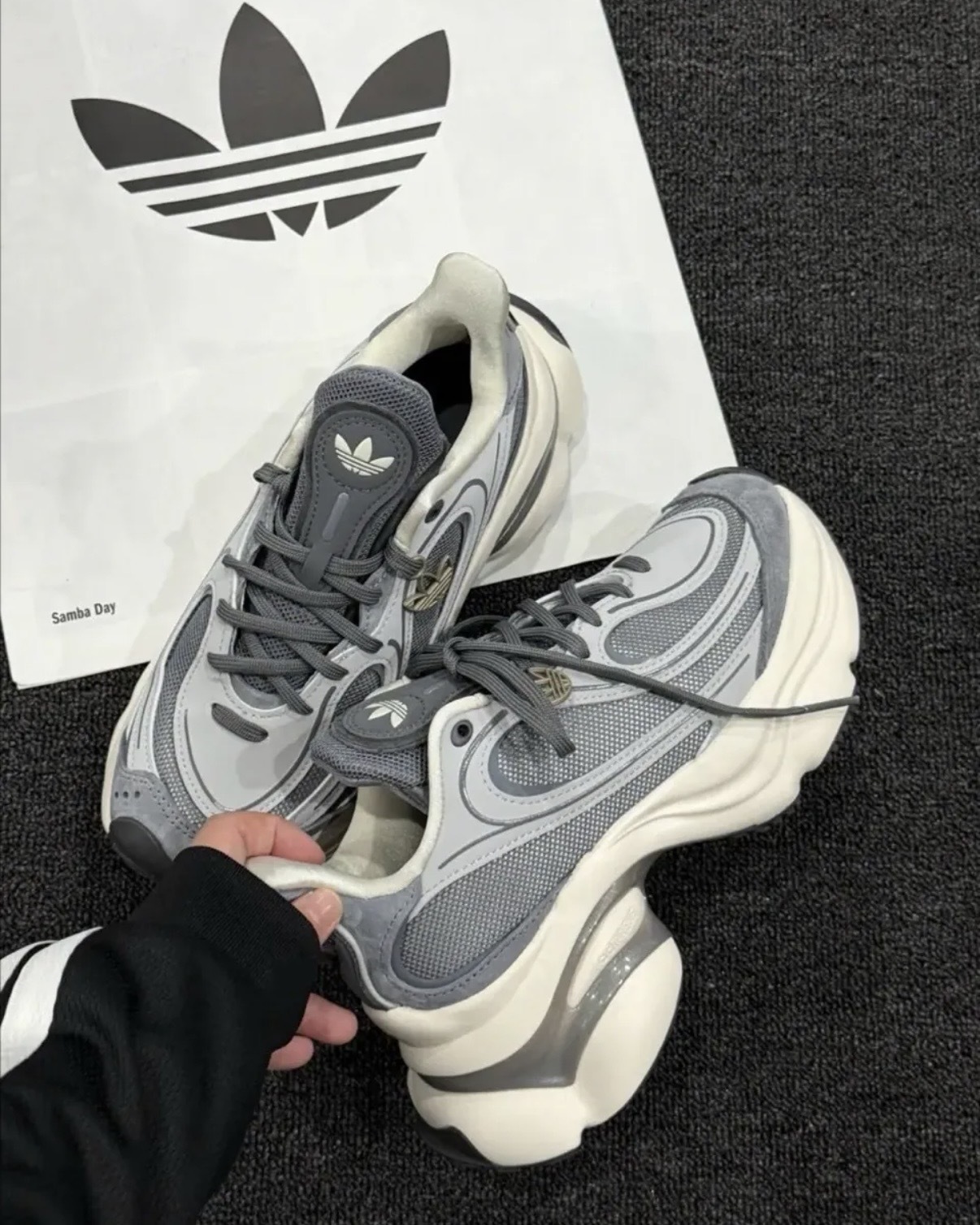 Adidas Originals Ozvenuz 灰白色 浮蝶鞋 厚底 慢跑鞋 老爹鞋 女鞋