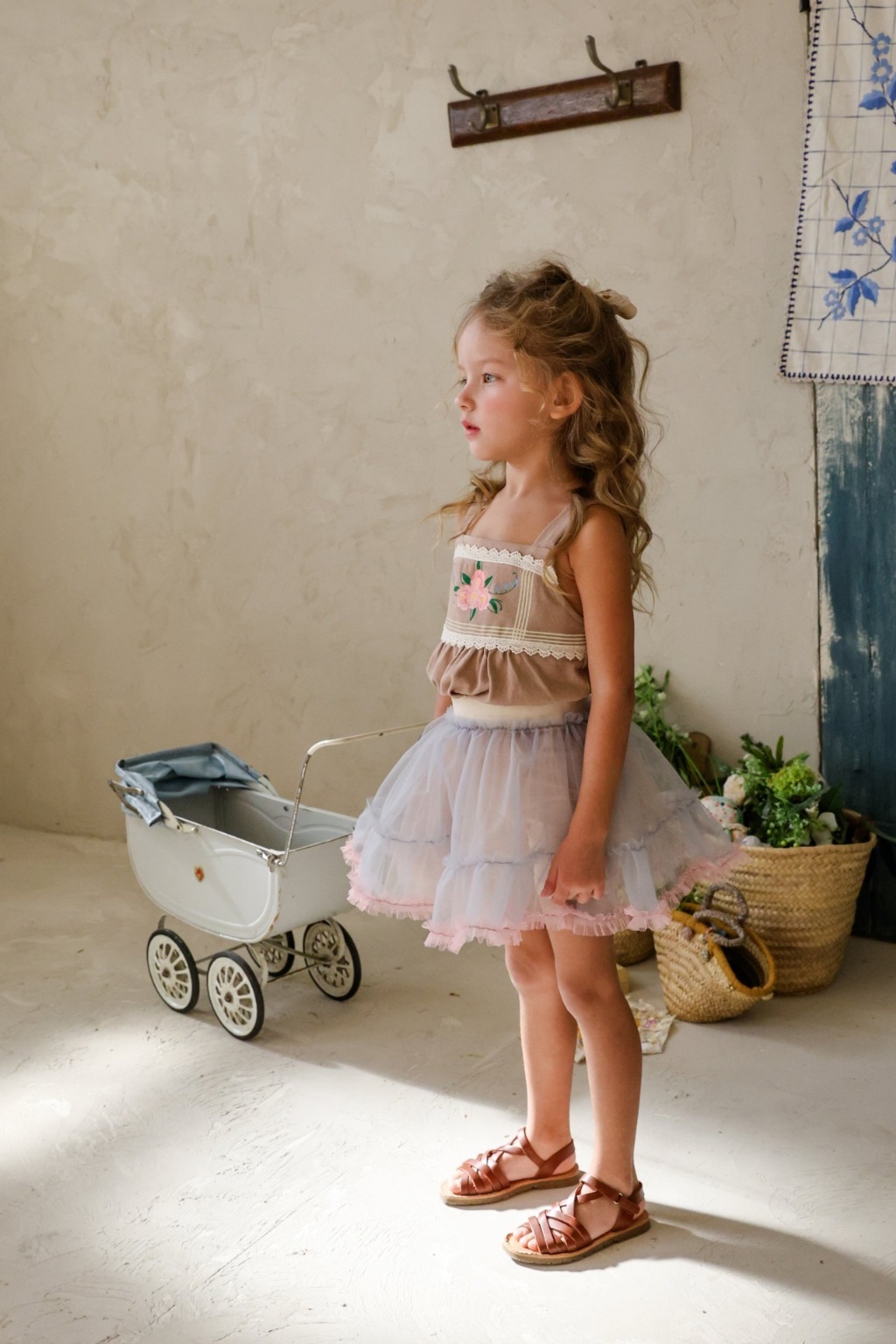 正韓夏Flo 三色刺繡花背心