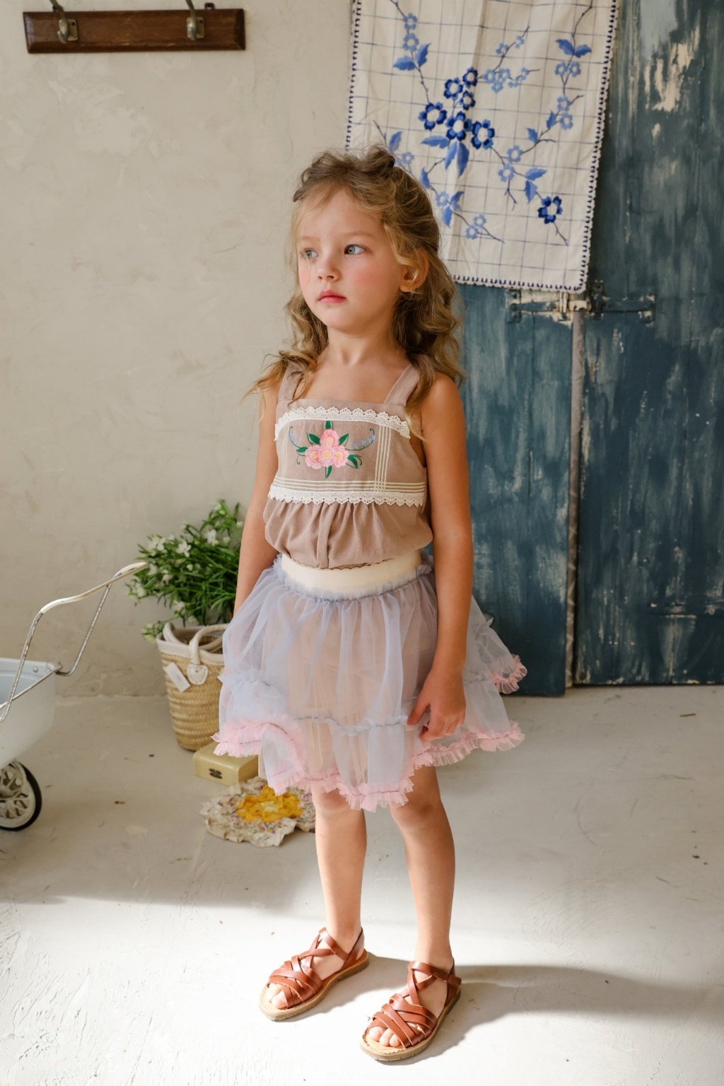 正韓夏Flo 三色刺繡花背心