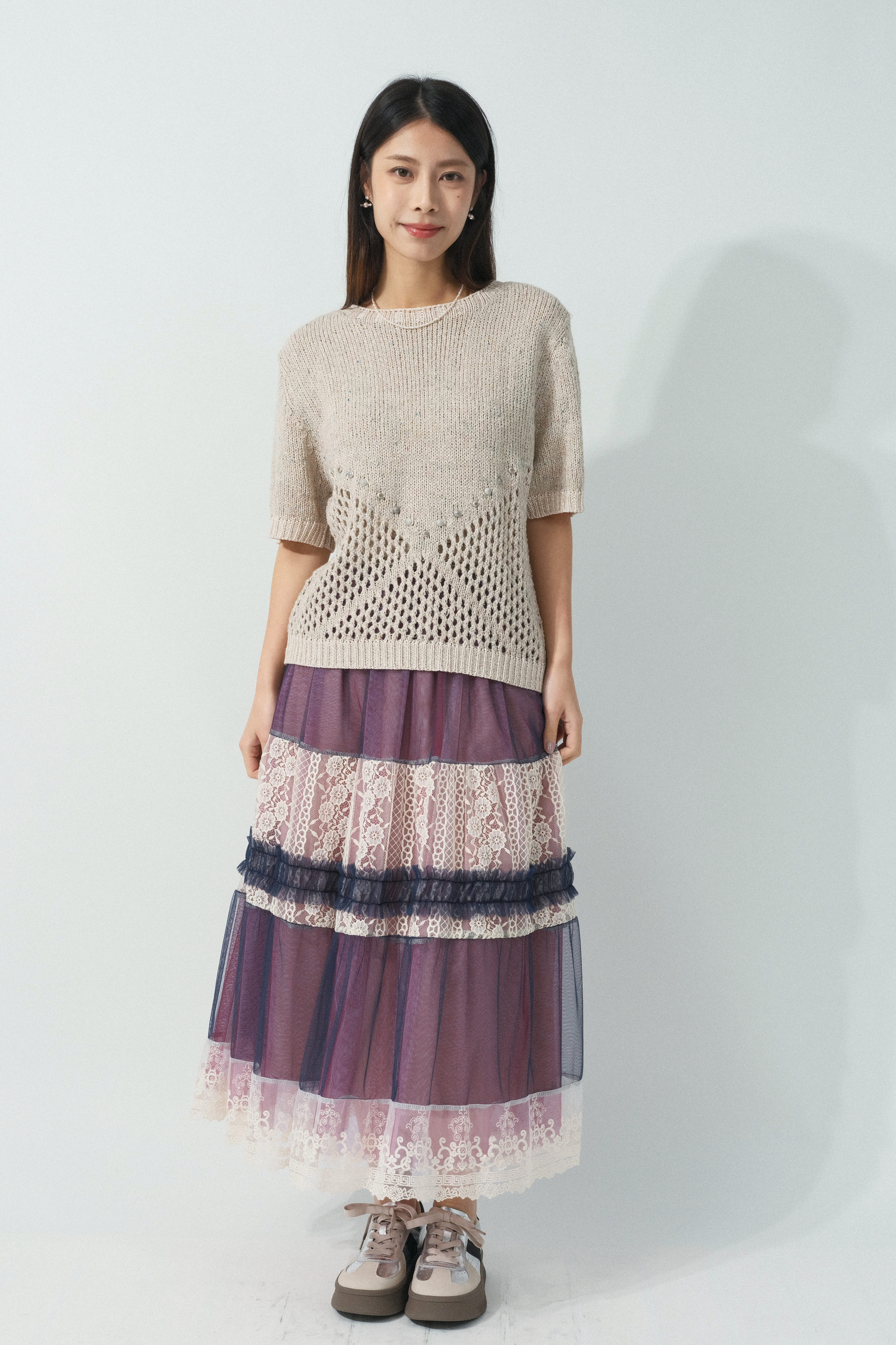 混款撞釘通花腳針織上衣（預購產品）