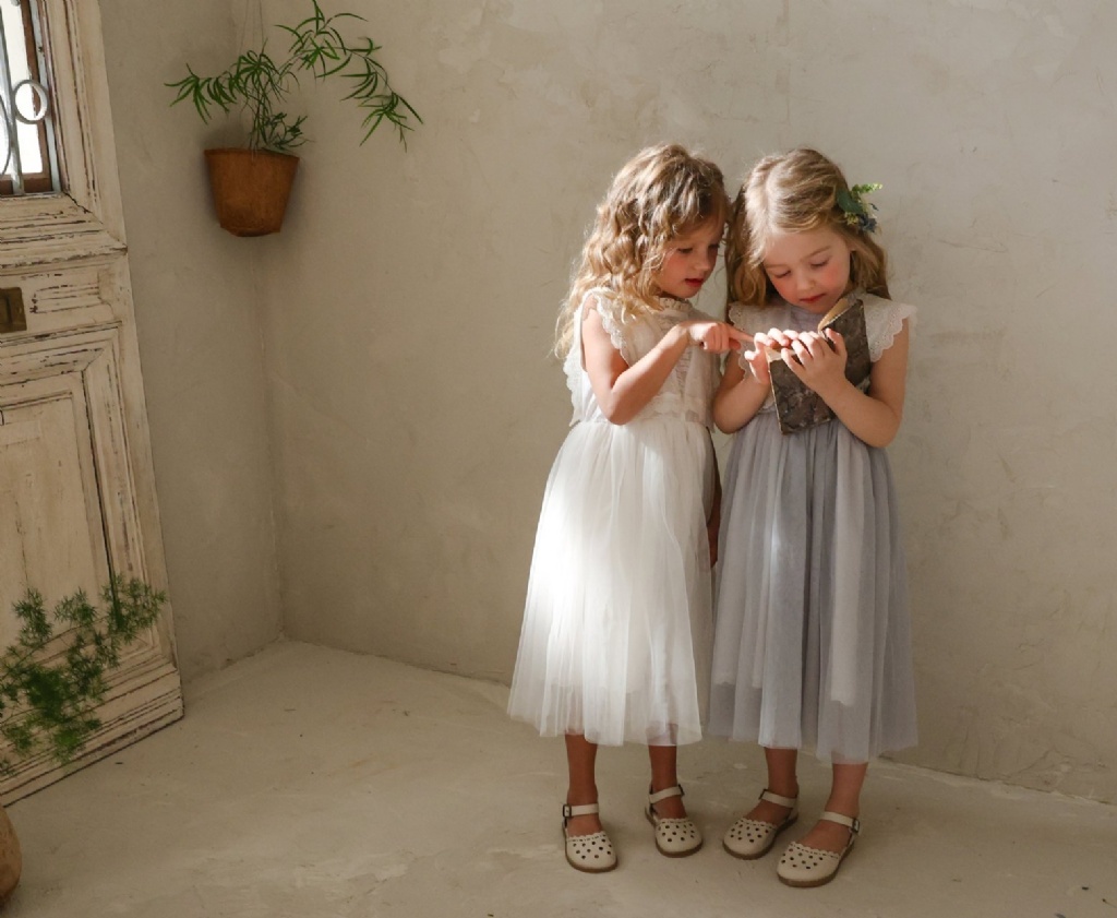 正韓夏Flo 兩色絕美空靈感洋裝