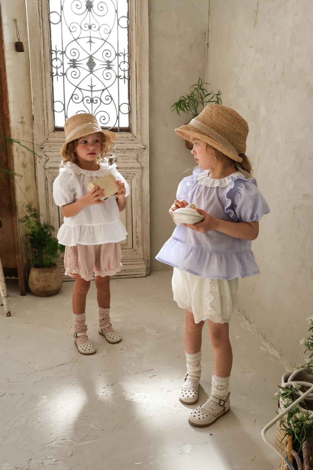 正韓夏Flo 三色浪漫澎袖娃娃領上衣