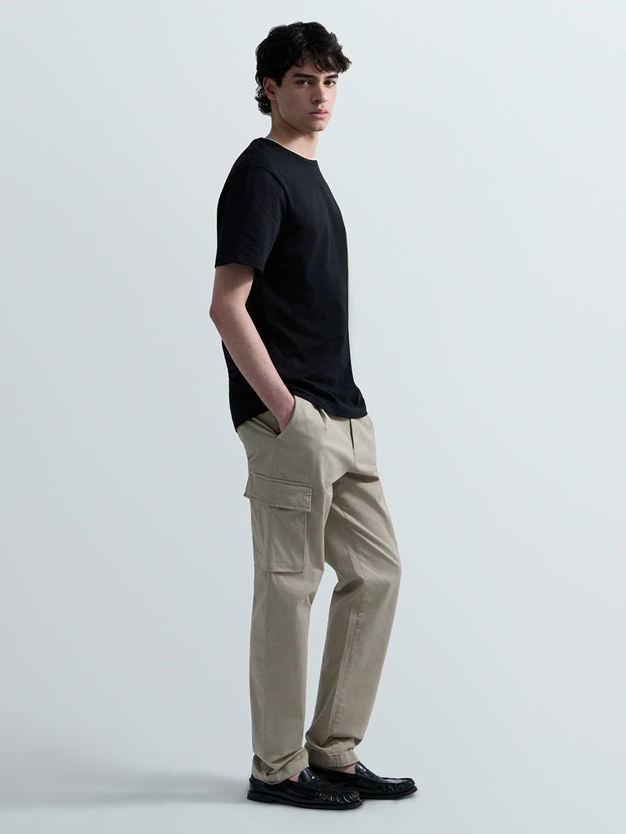 黑色刺繡純棉T-Shirt