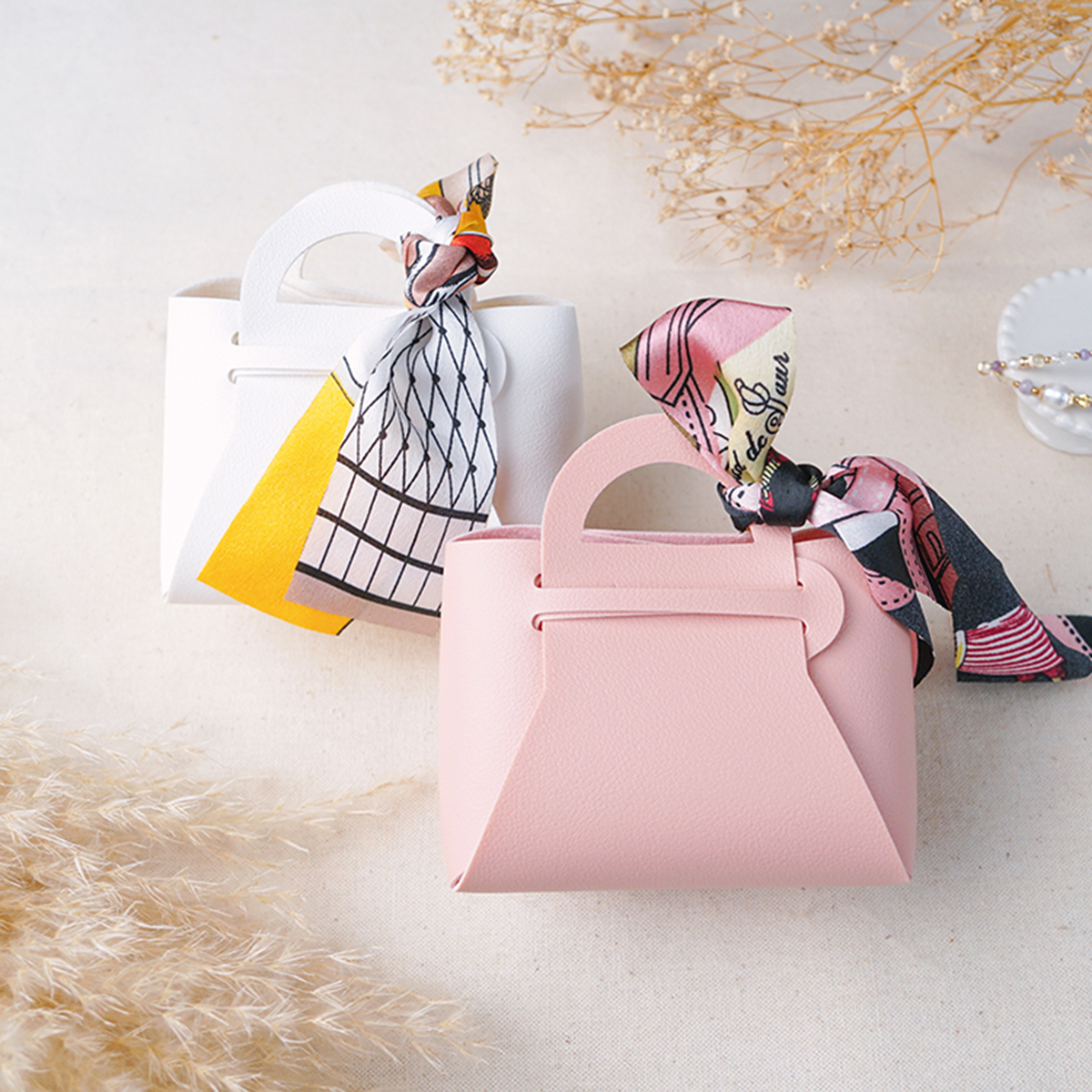 《滿額禮》皮革絲巾包 (隨機)