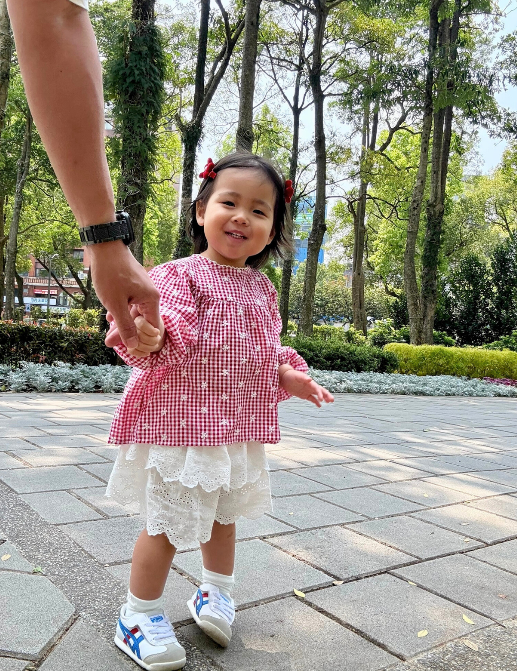 鏤空提花澎袖傘襬上衣（復古小花紅）