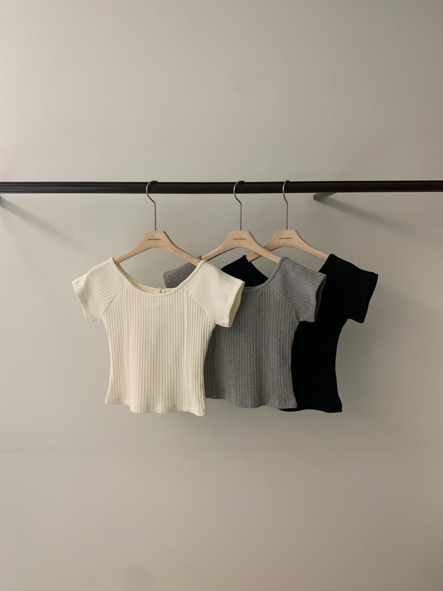 AY6006 坑紋馬甲式上衣