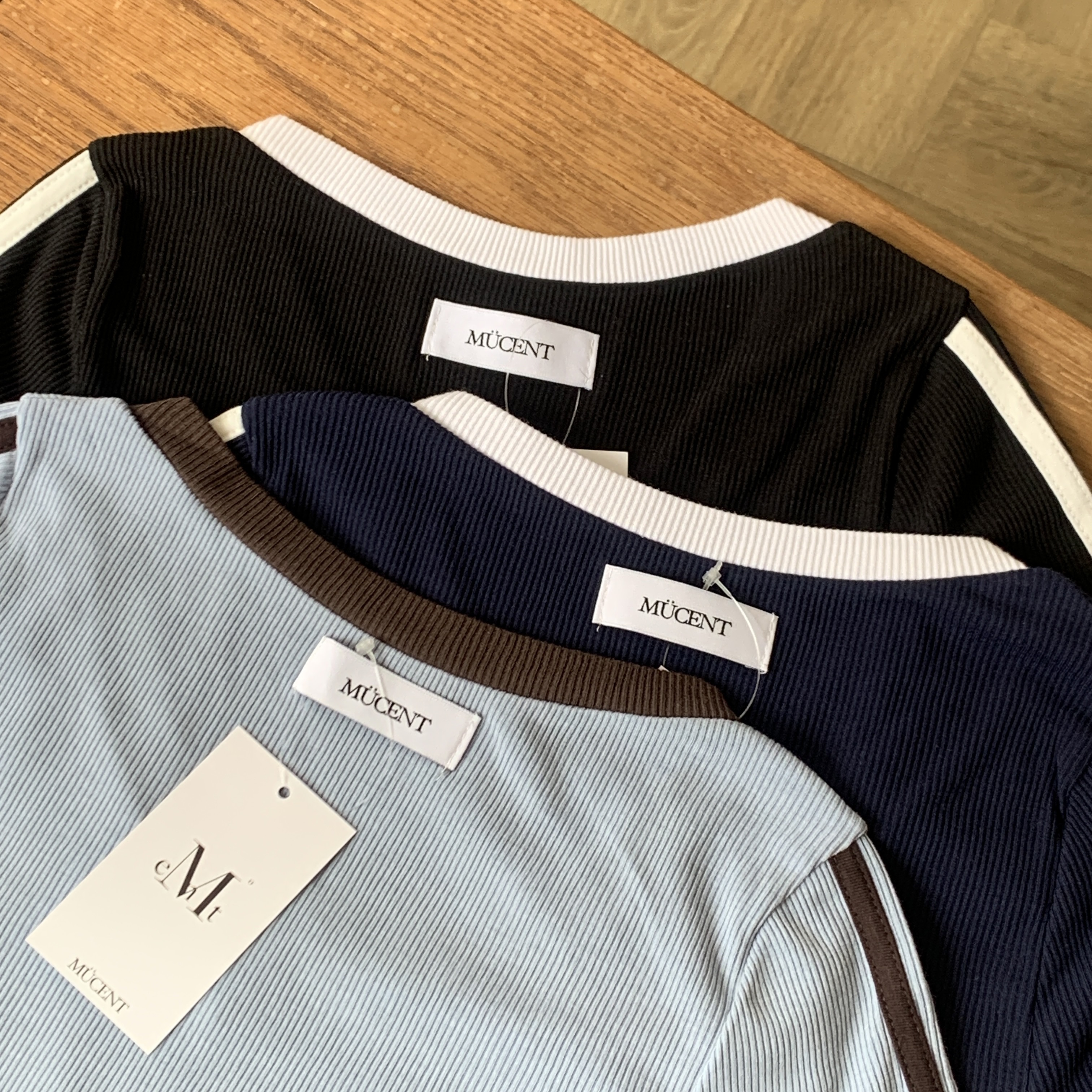 🇰🇷韓國 MUCENT 經典Logo V領 條紋短版上衣(3colors)