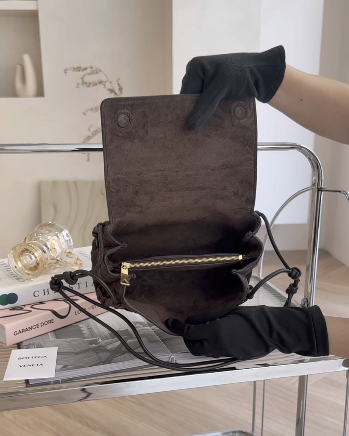 BV｜NOTTURNO 經典編織斜挎包 麂皮棕