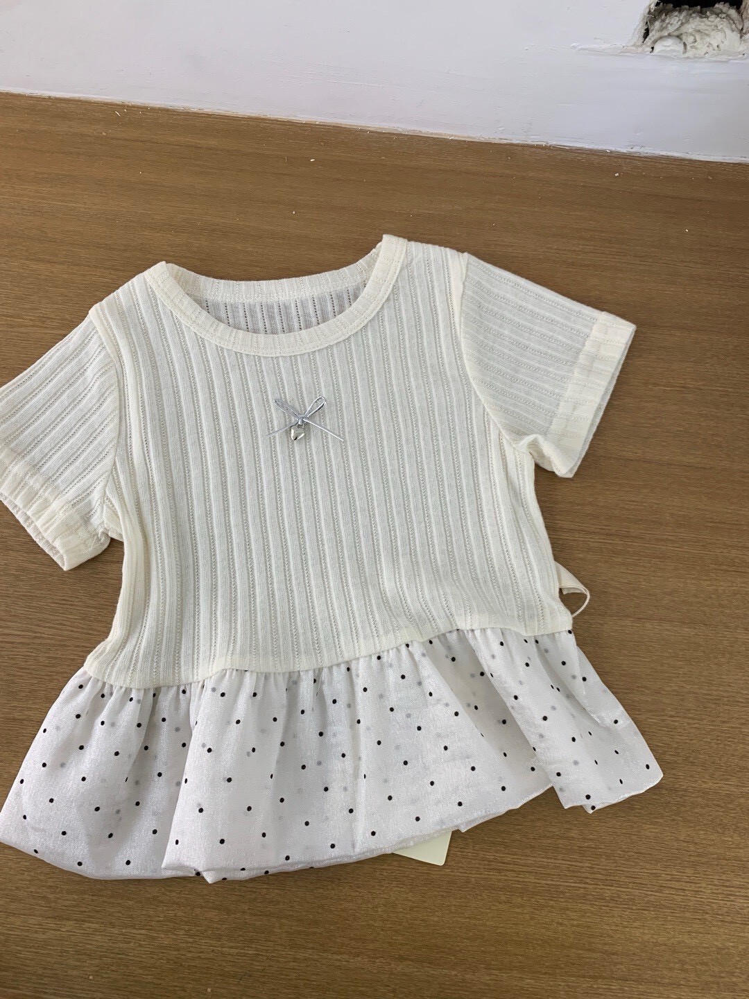 微甜點點層次上衣