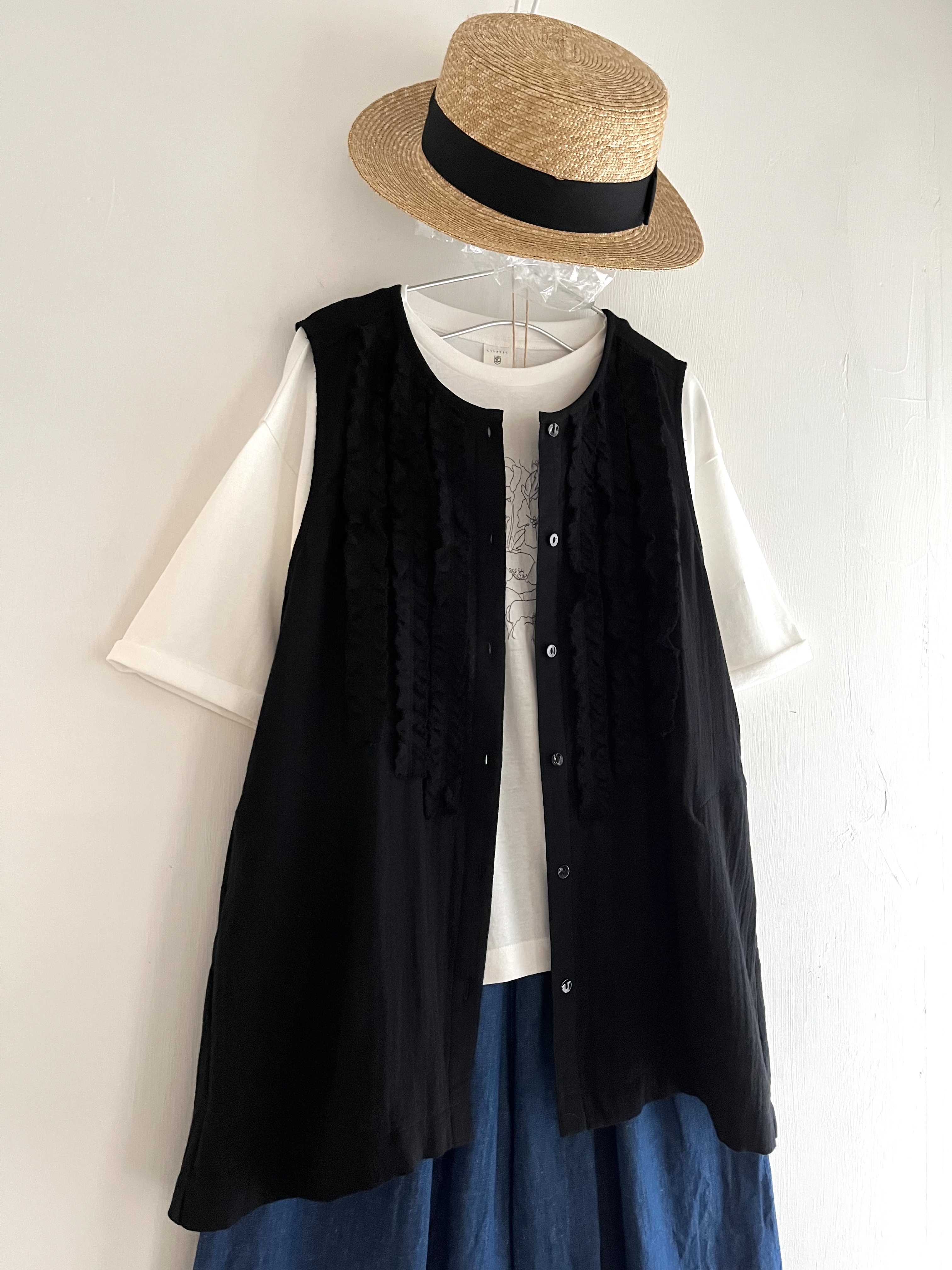 LILASIC黑色立體花邊背心外套