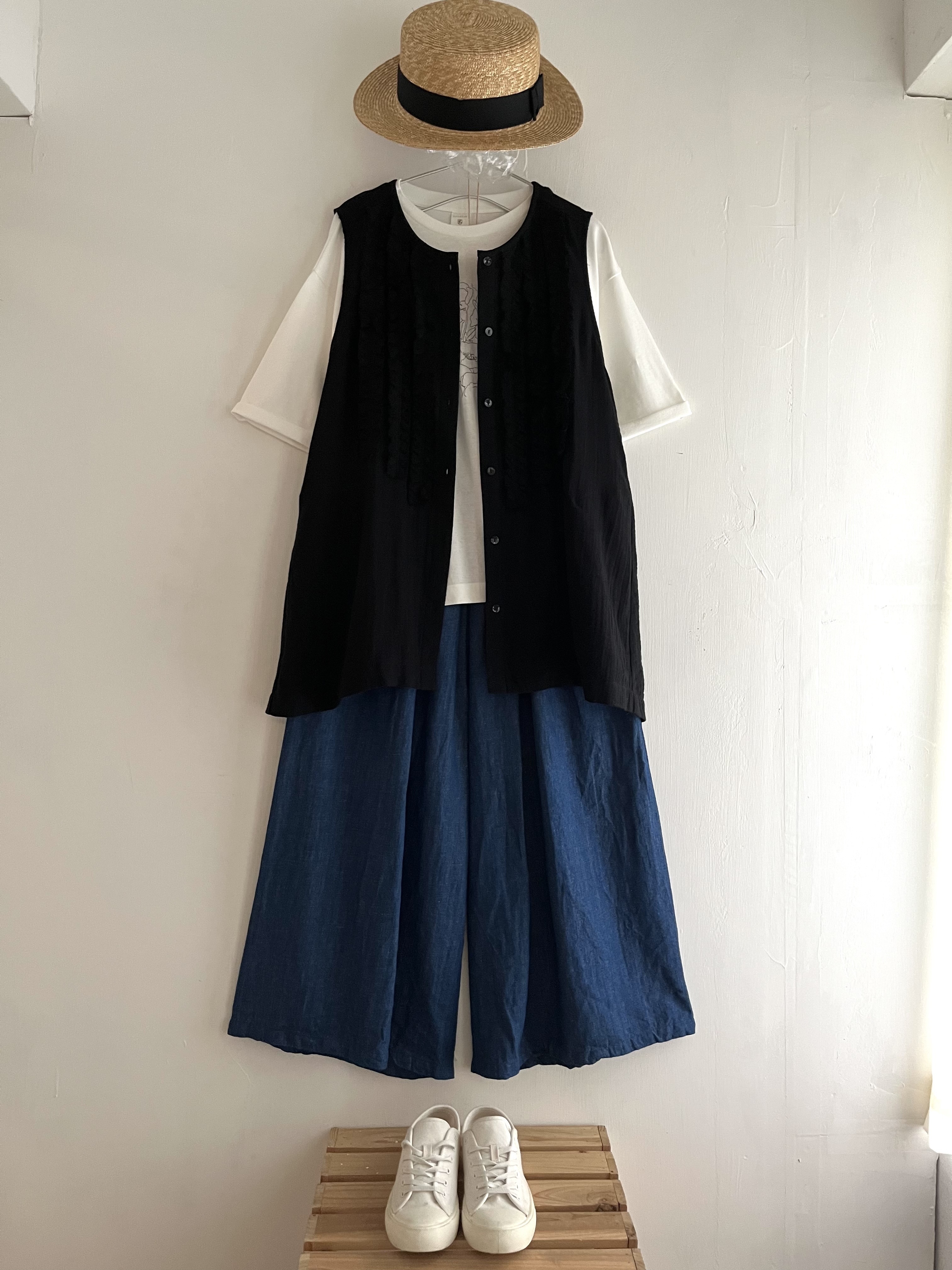 LILASIC黑色立體花邊背心外套