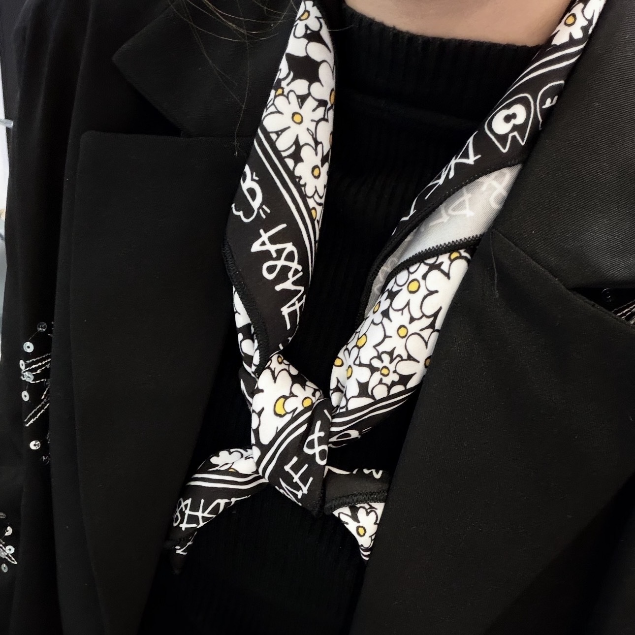 ZO&FRIENDS 滿版絲巾 小雛菊 方巾 裝飾 頭巾 穿搭小物 GD權志龍