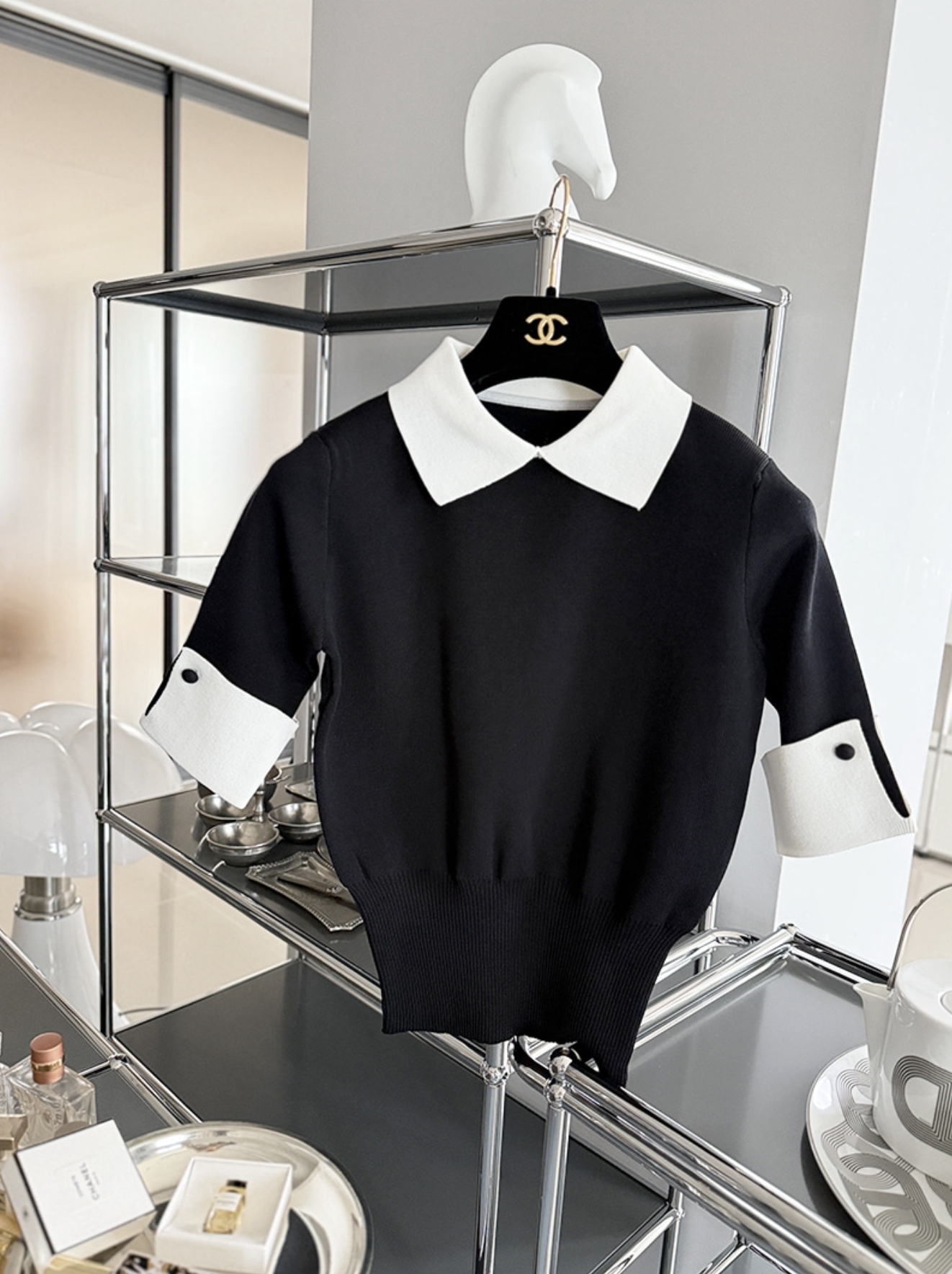 經典黑白色翻領手袖造型縮腰上衣