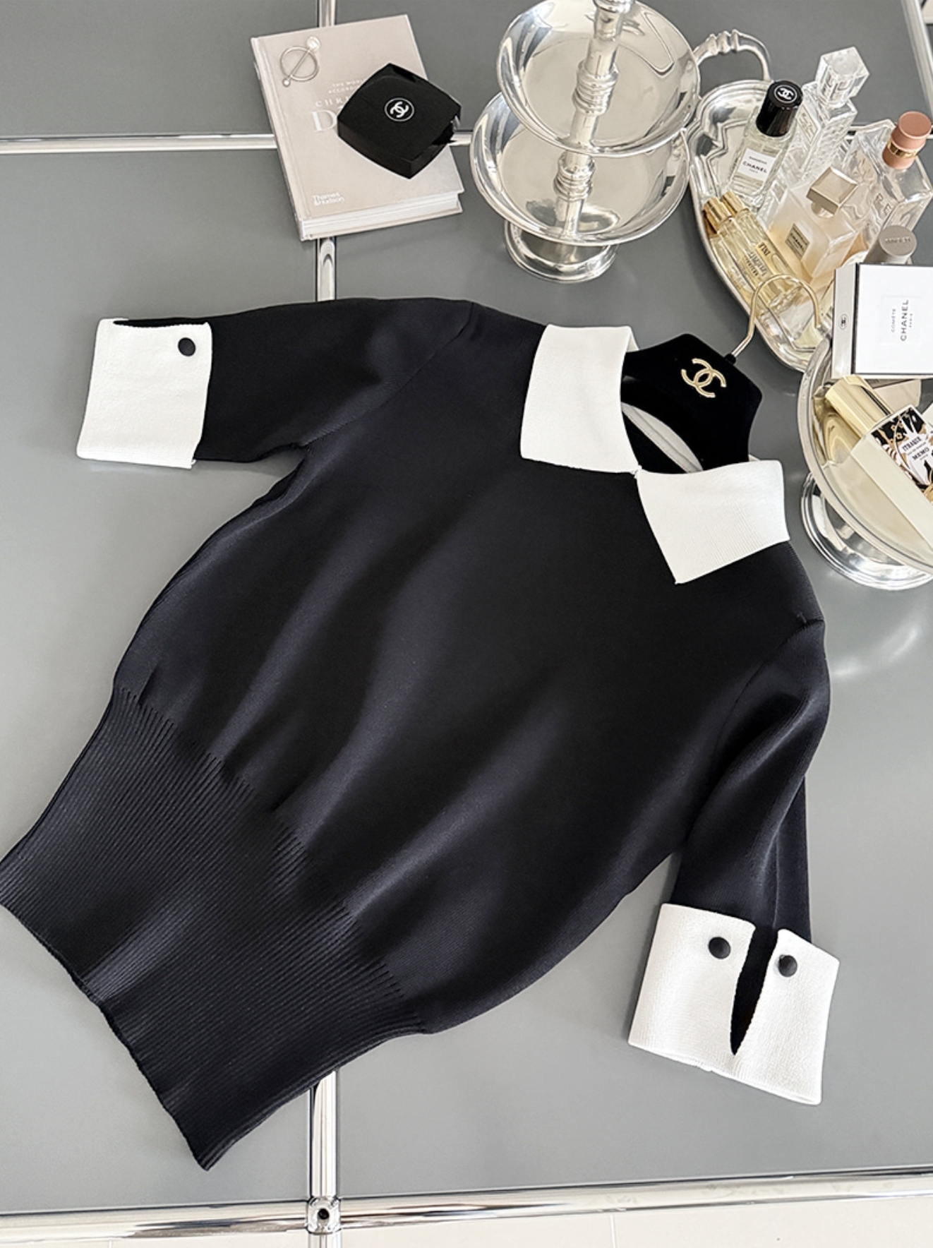 經典黑白色翻領手袖造型縮腰上衣