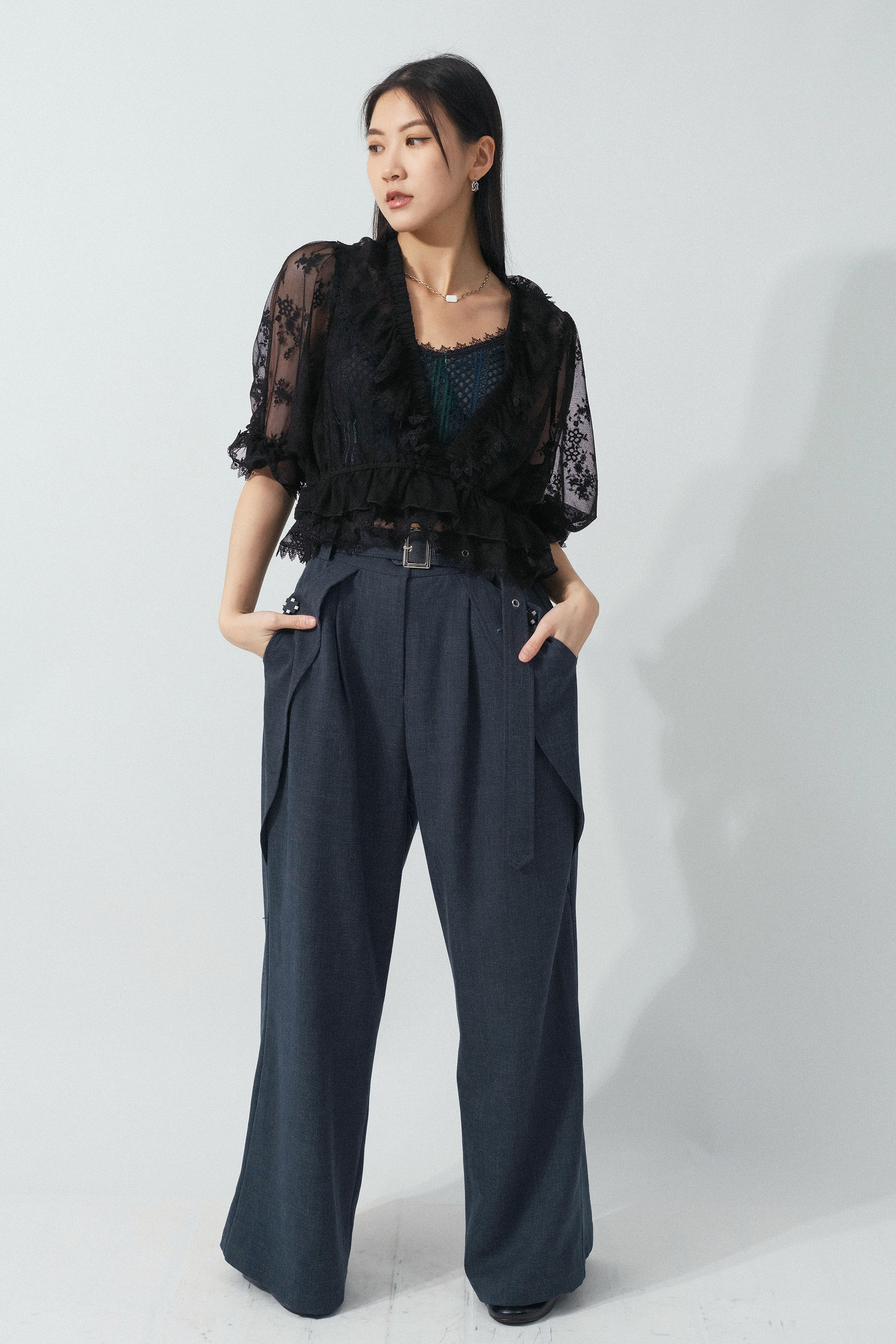 蕾絲網荷葉邊上衣 (預購產品）