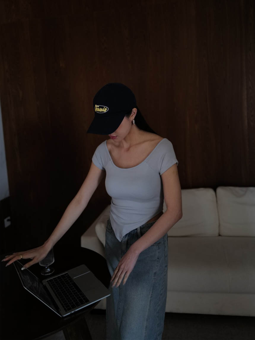 附胸墊下擺不規則U領罩杯T*4色