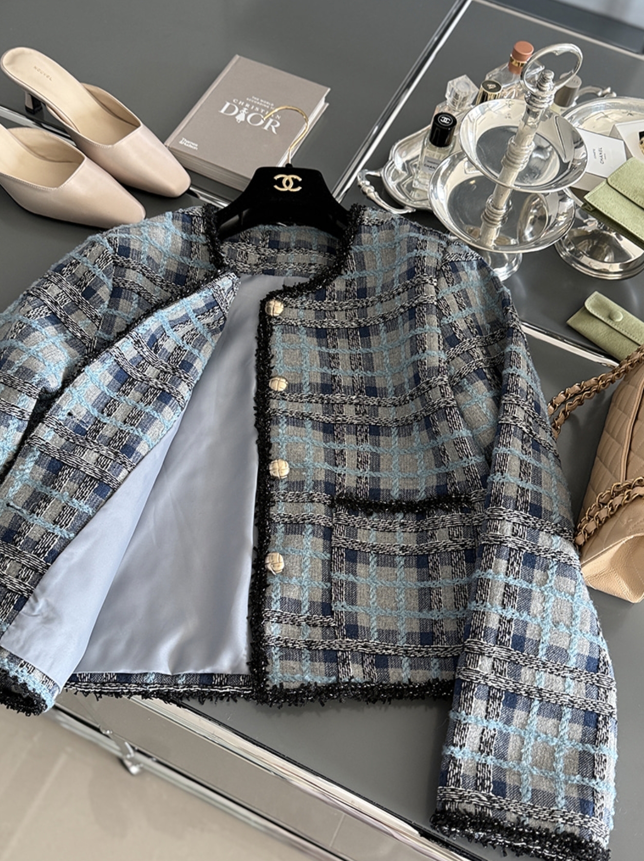 氣質感藍線配色格紋圓領排釦小香外套