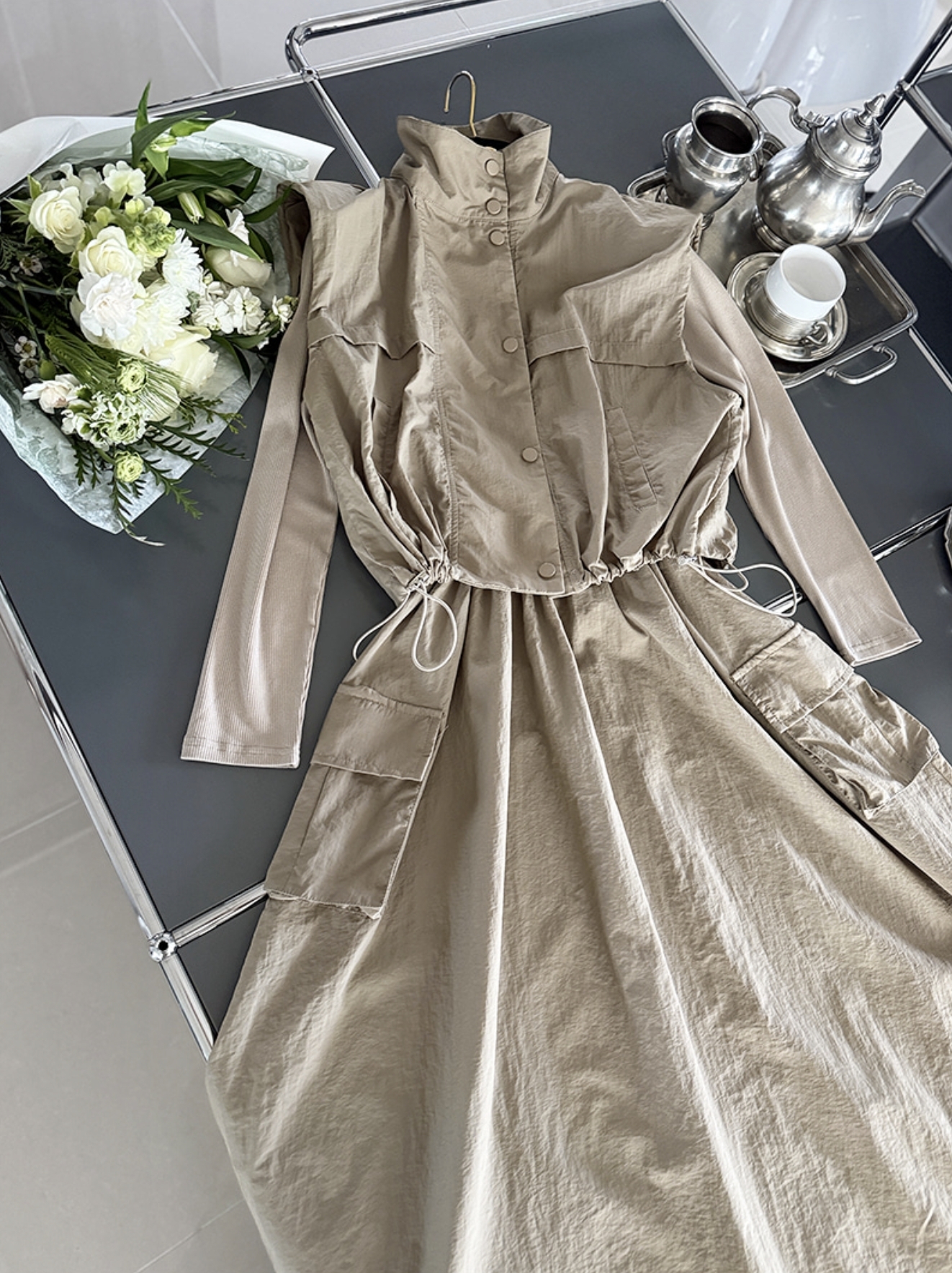 奶茶杏抽繩收腰造型圓領傘擺長洋裝