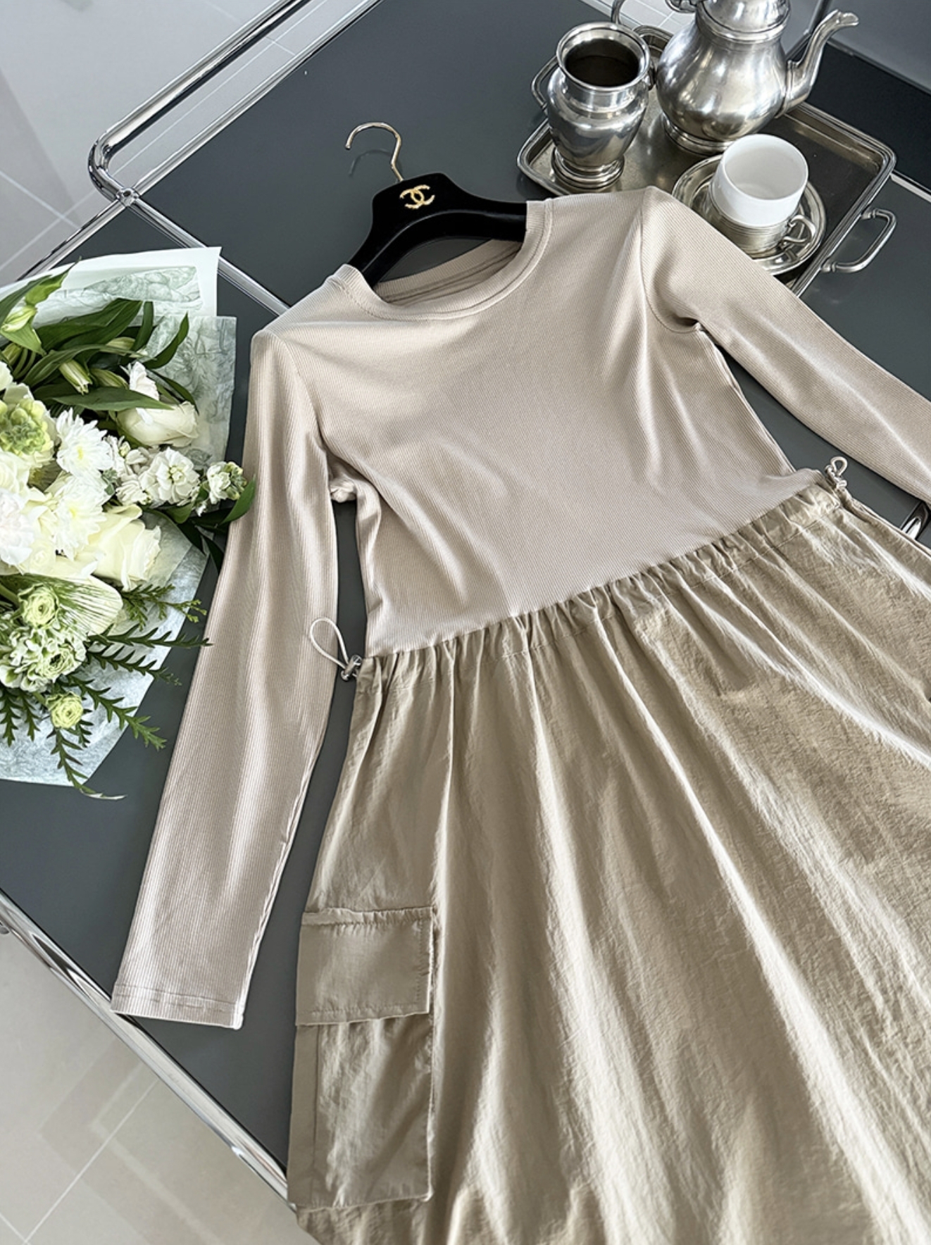 奶茶杏抽繩收腰造型圓領傘擺長洋裝