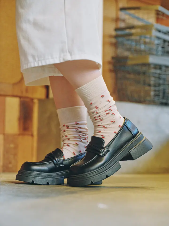 [連線優惠] 靴下屋 小巧網眼花朵中筒襪