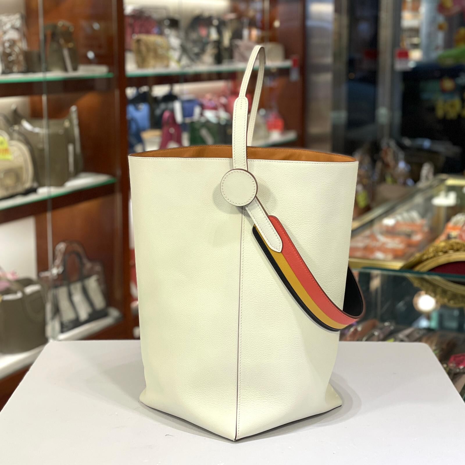 未使用品!!! 全新HERMES水桶袋 C刻 LICOI 19 BLANC EVERCOLOR ,H075144CKAB, #BRAND NEW #香榭站正品