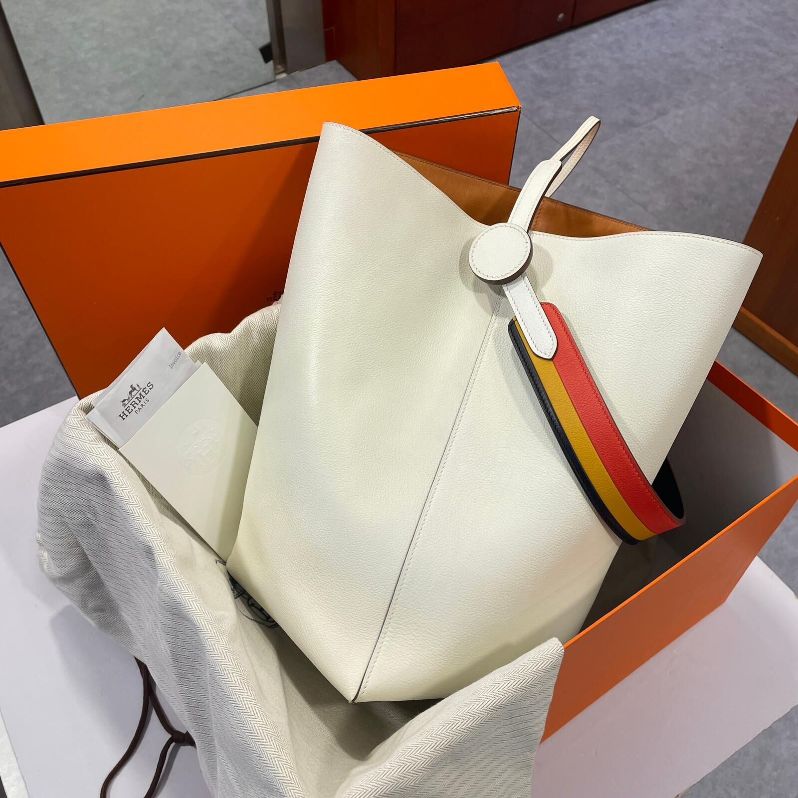 未使用品!!! 全新HERMES水桶袋 C刻 LICOI 19 BLANC EVERCOLOR ,H075144CKAB, #BRAND NEW #香榭站正品