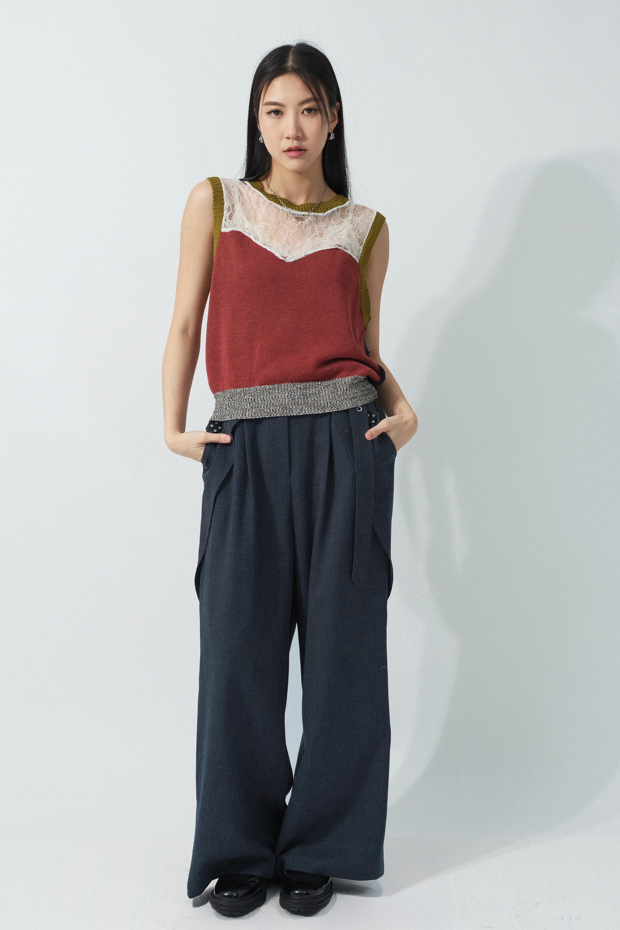 蕾絲領撞色針織上衣  (預購產品）