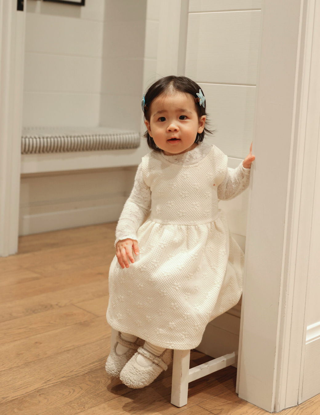 後Ｖ領綁結洋裝