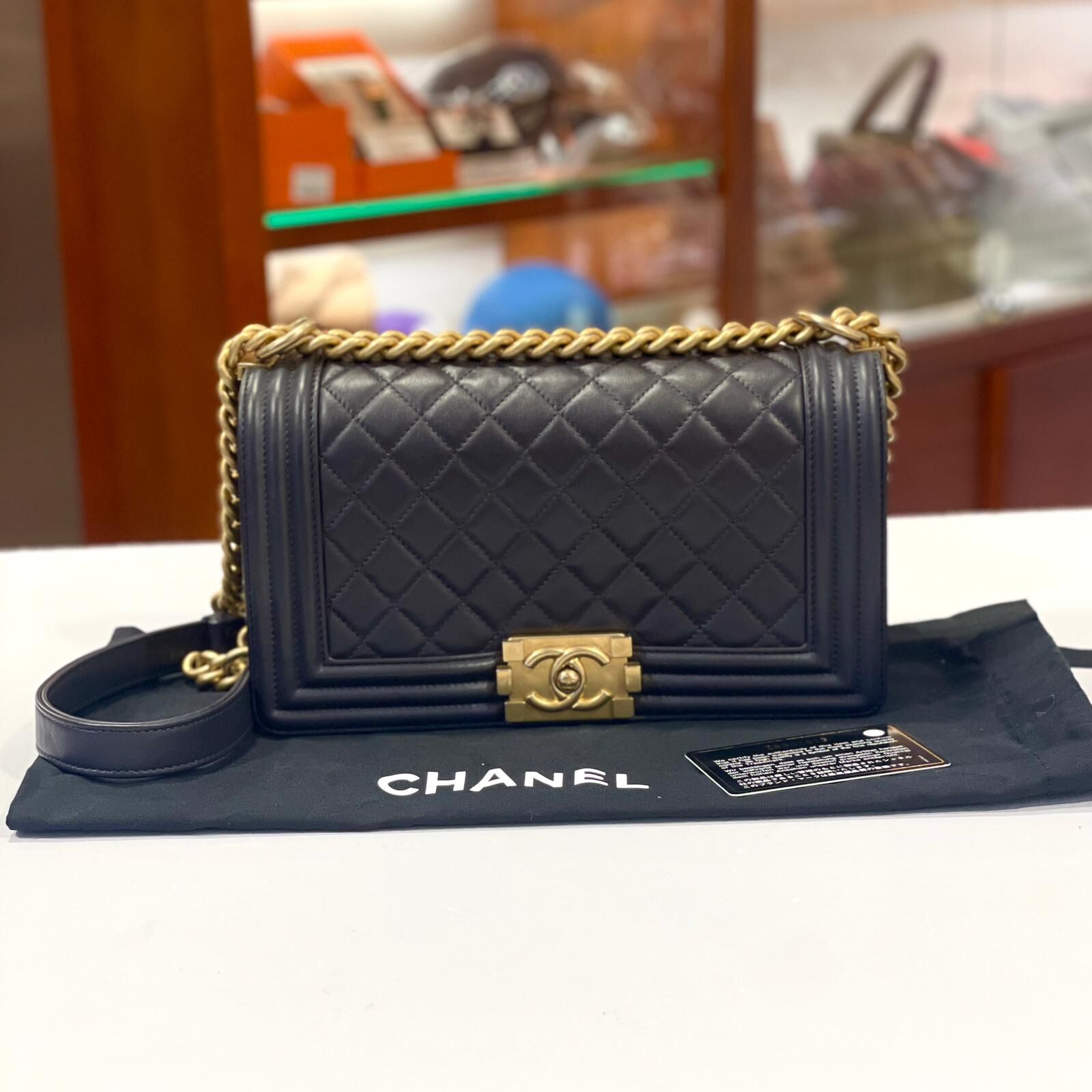 98%NEW二手BOY CHANEL 25 A67086 深藍色羊皮金扣 @283開 #香奈兒LEBOY #香榭站正品