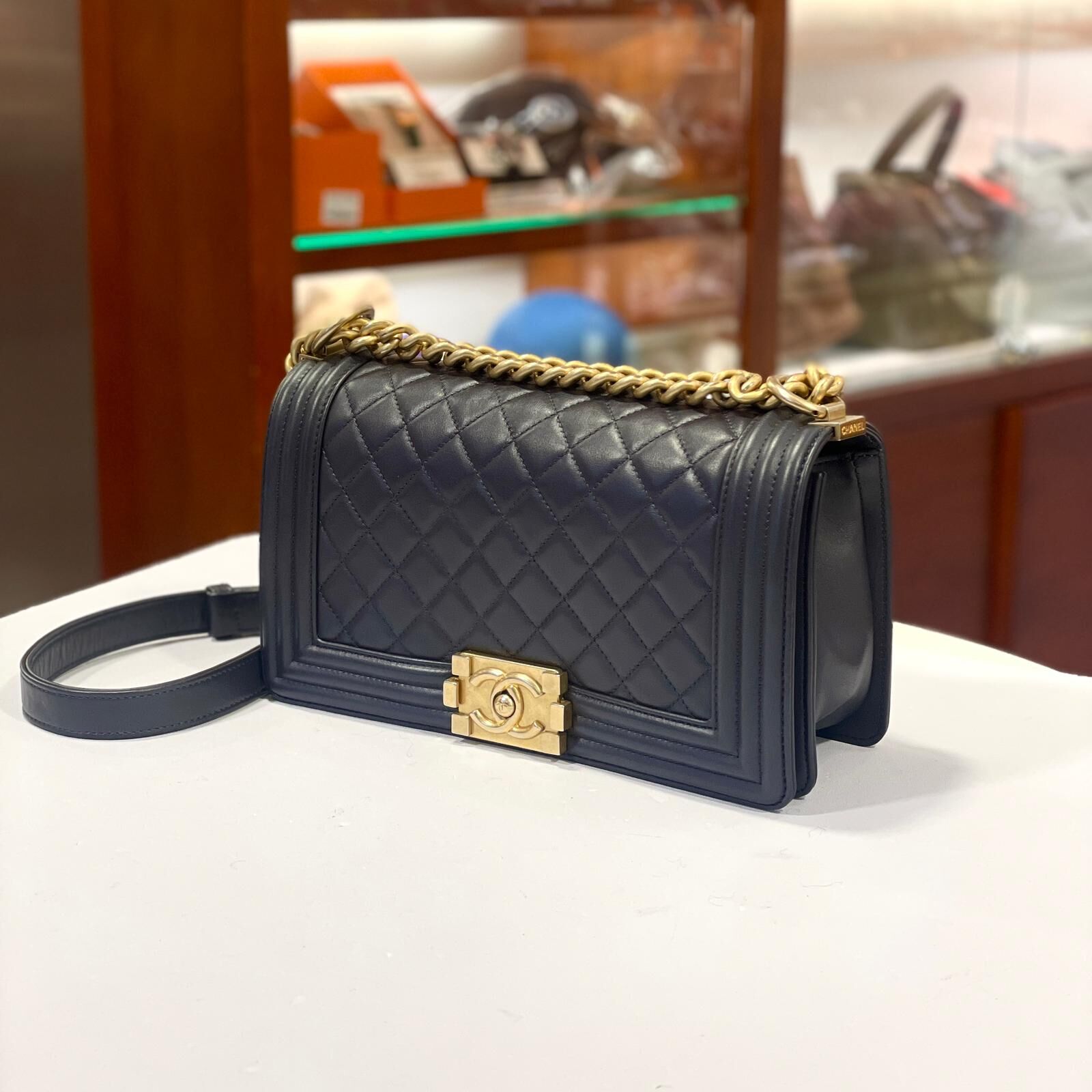 98%NEW二手BOY CHANEL 25 A67086 深藍色羊皮金扣 @283開 #香奈兒LEBOY #香榭站正品