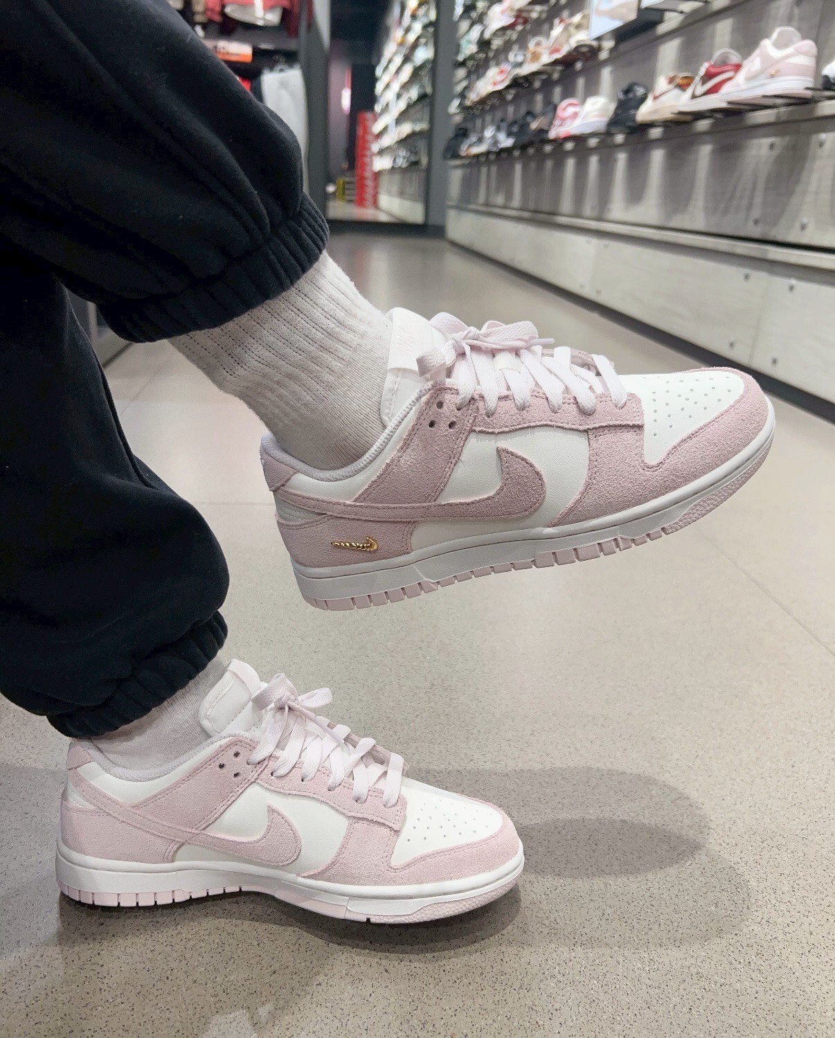 【Luxury】 NIKE DUNK LOW 運動鞋 休閒鞋 女鞋 WMNS 板鞋 復古鞋 小金勾 粉 IO4244-100