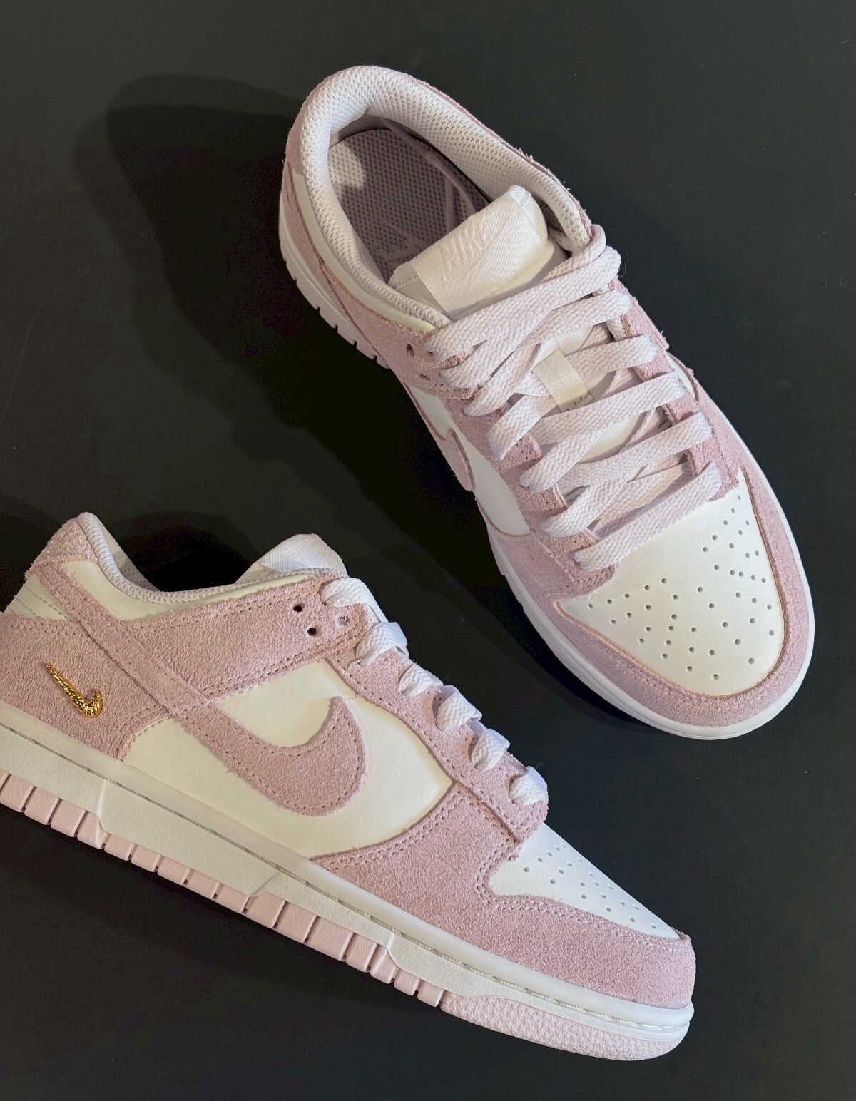 【Luxury】 NIKE DUNK LOW 運動鞋 休閒鞋 女鞋 WMNS 板鞋 復古鞋 小金勾 粉 IO4244-100