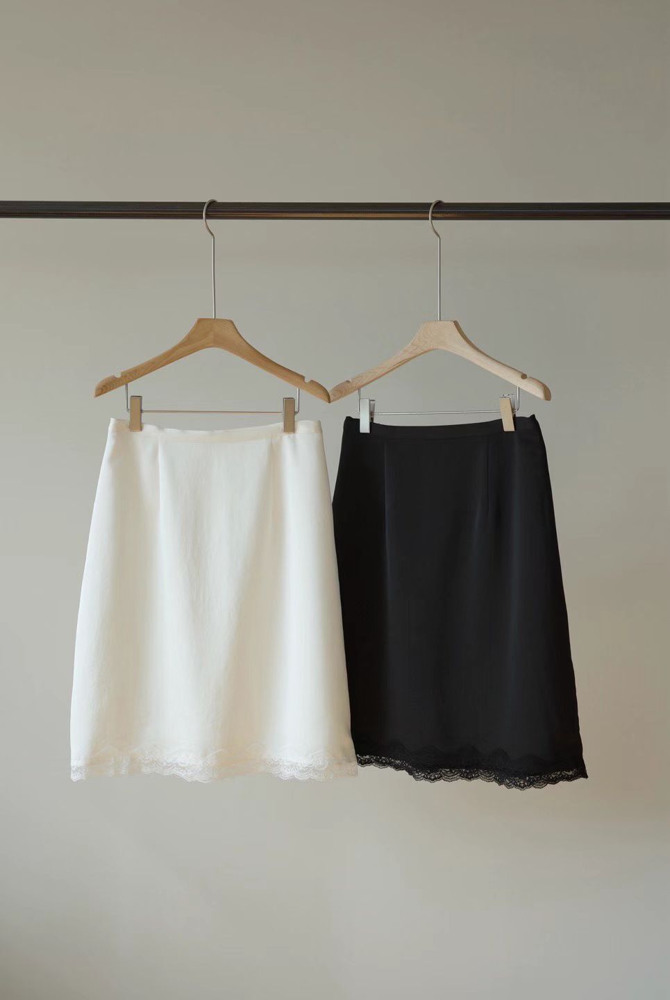 AG6040 蕾絲包邊緞面半身裙