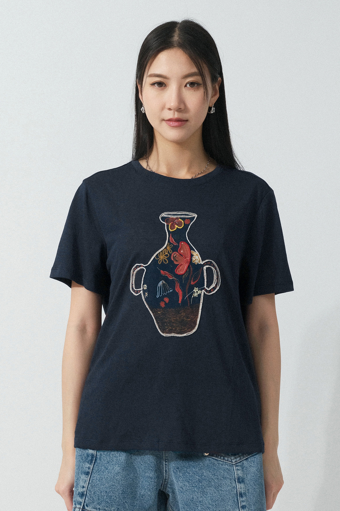 繡花線花瓶圖案tee (預購產品）